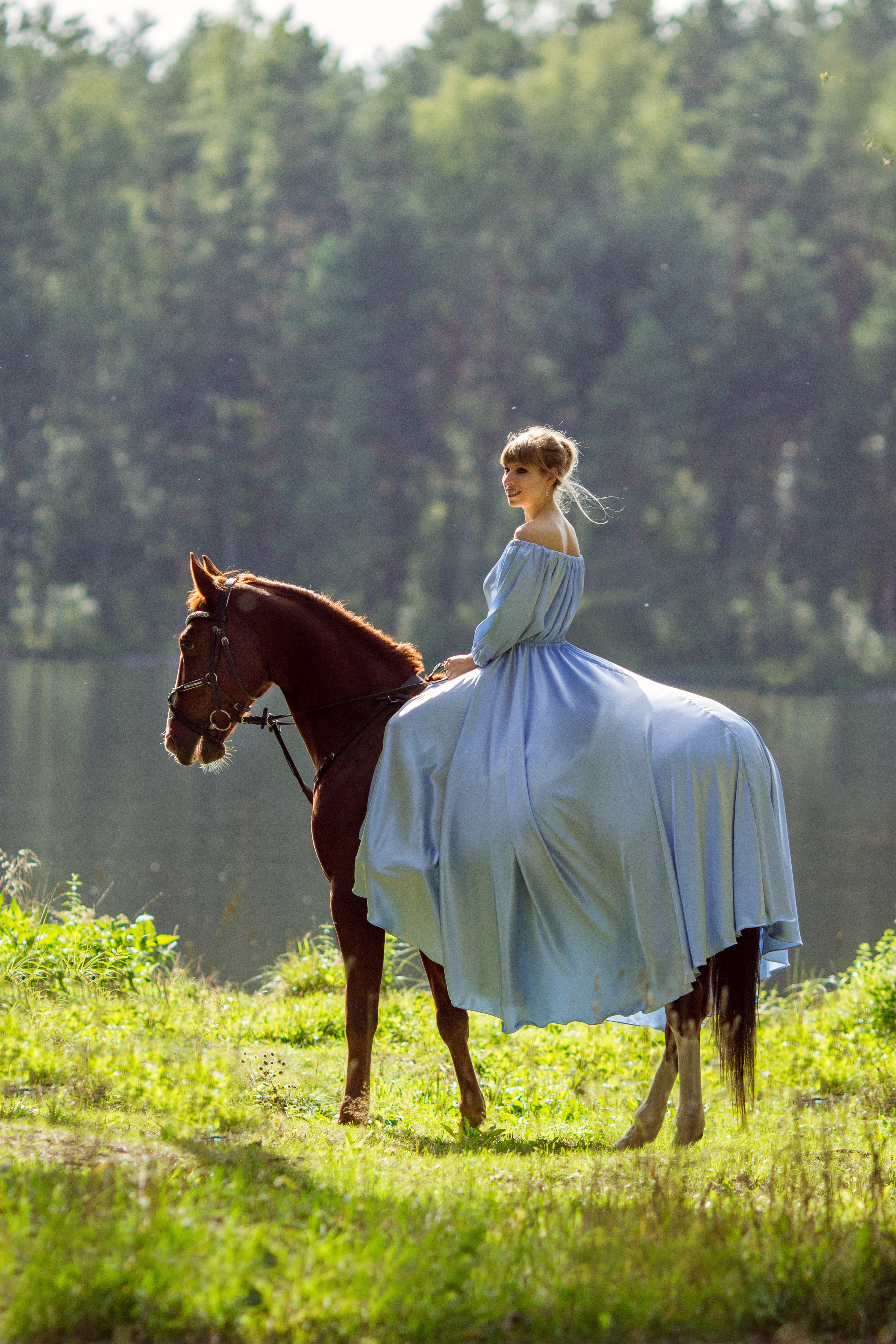 Фотосессия с лошадью у озера