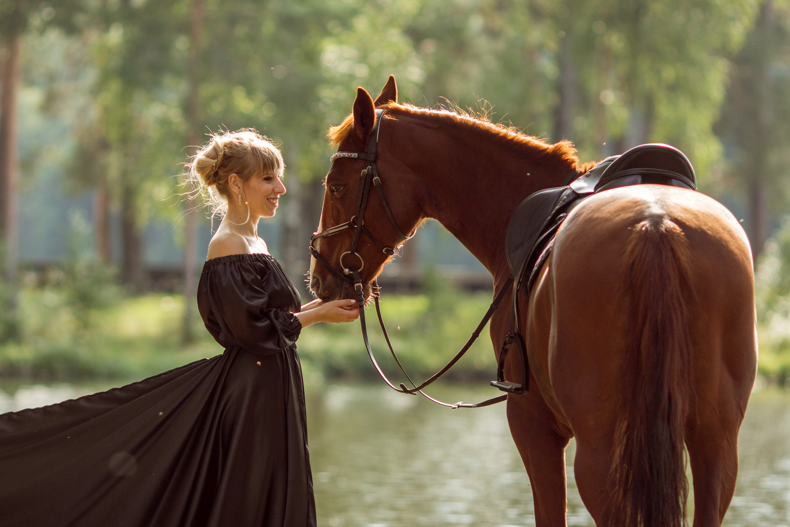 Фотосессия с лошадью у озера