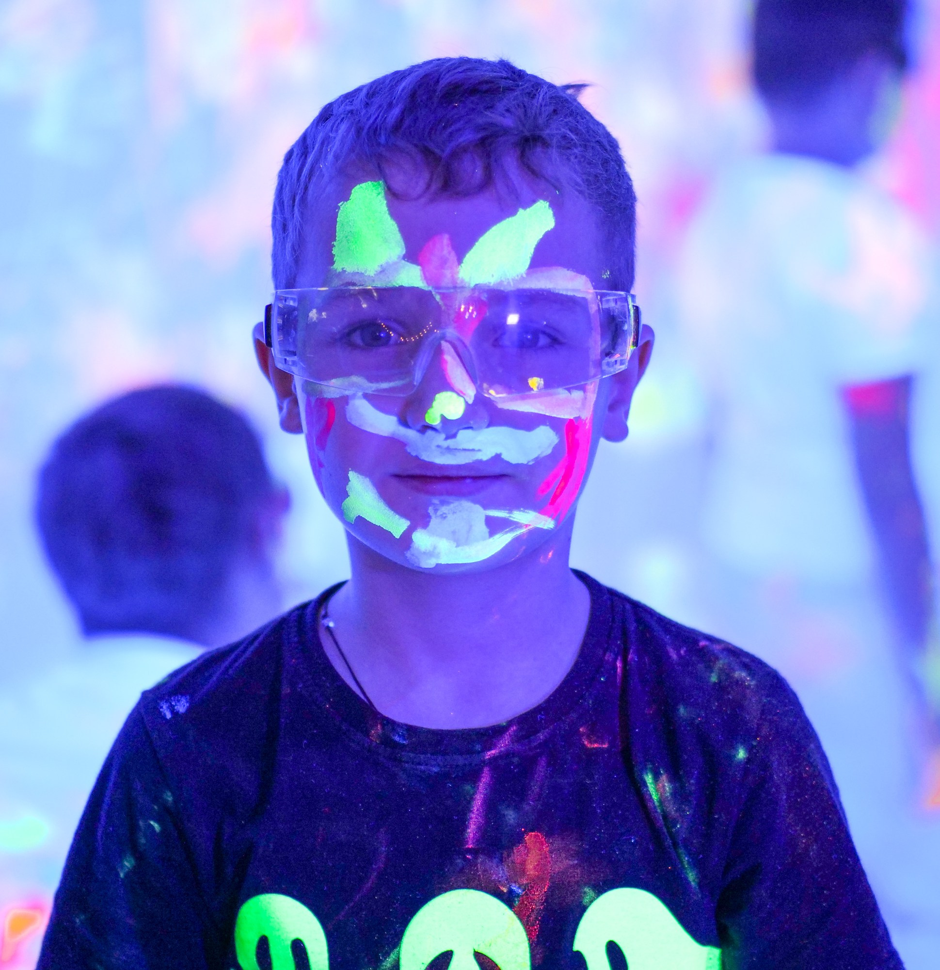 Неоновое рисование. Kids Point Saratov