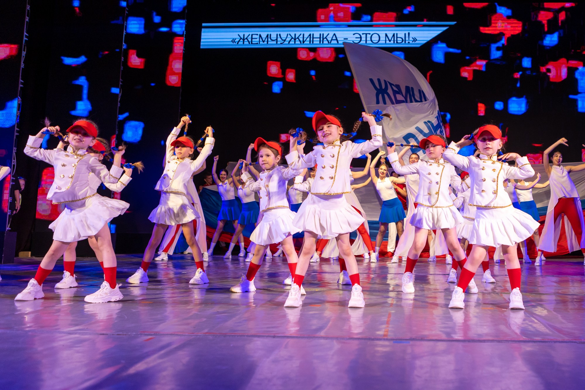 Отчетный концерт Заслуженного коллектива РФ «Жемчужинка» в Оренбурге, ДК «Россия», 2025 г. Фотограф в Оренбурге. Профессиональный фотограф