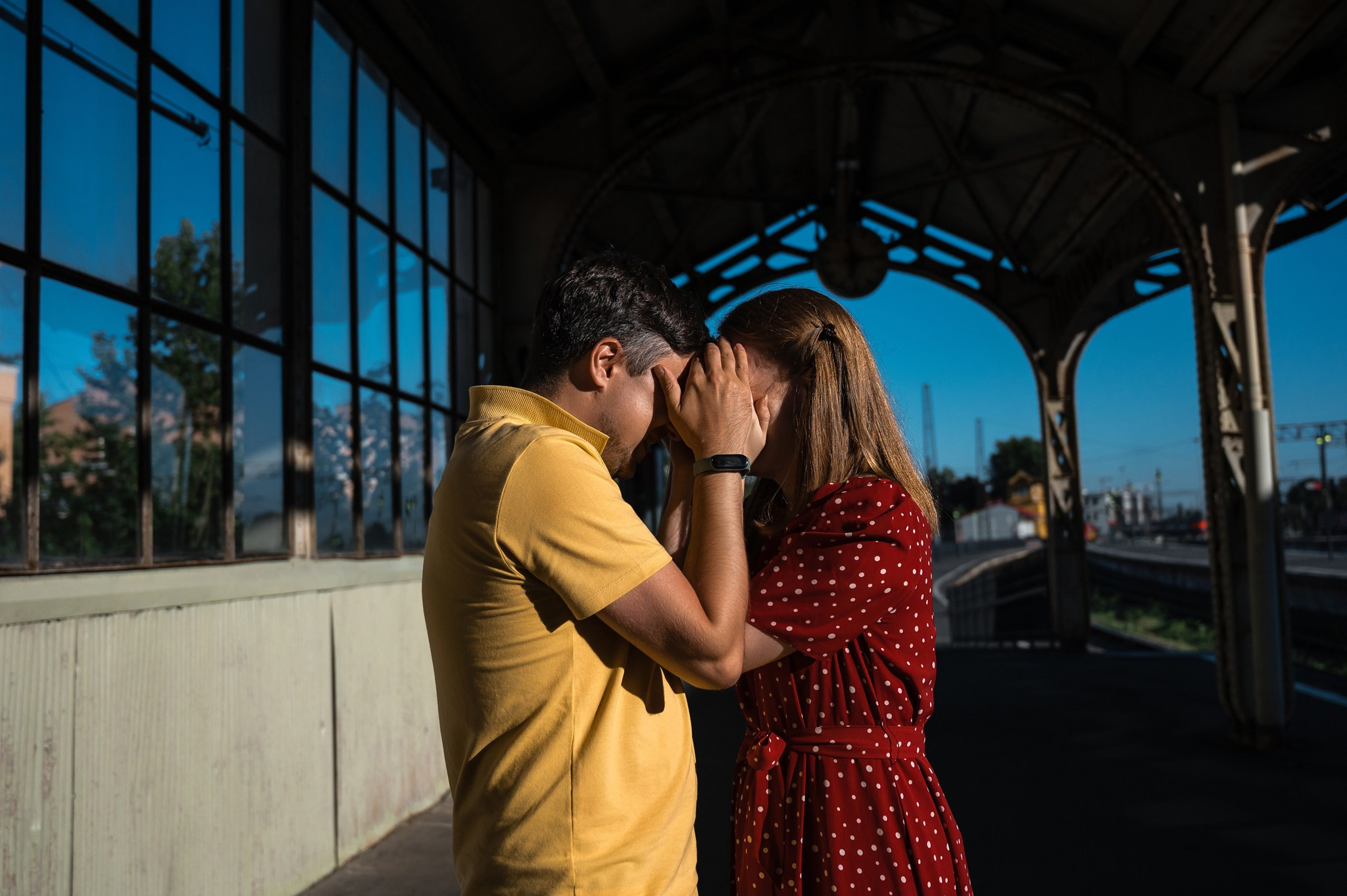 Пара на Витебском вокзале. Свадебный и семейный фотограф из Санкт-Петербурга Климов Анатолий