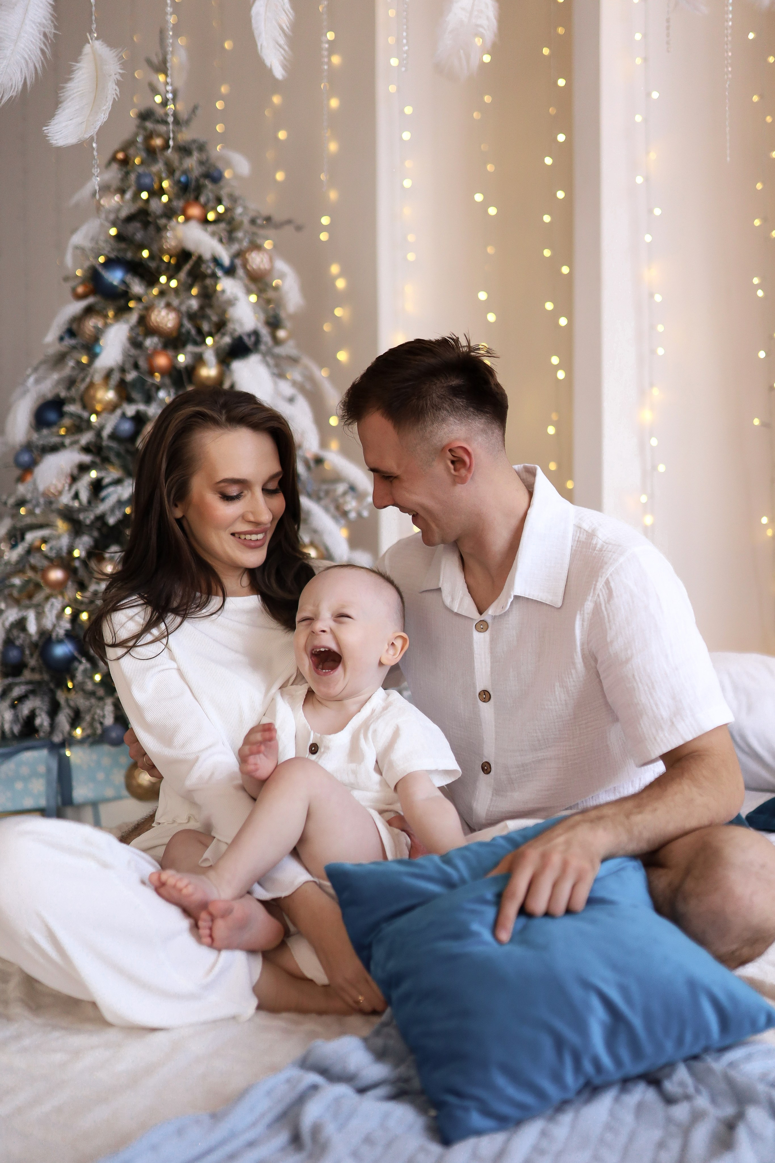 Семейная съёмка белый зал. ФОТОГРАФ ХАБАРОВСК АНАСТАСИЯ РАЧЕНКОВА