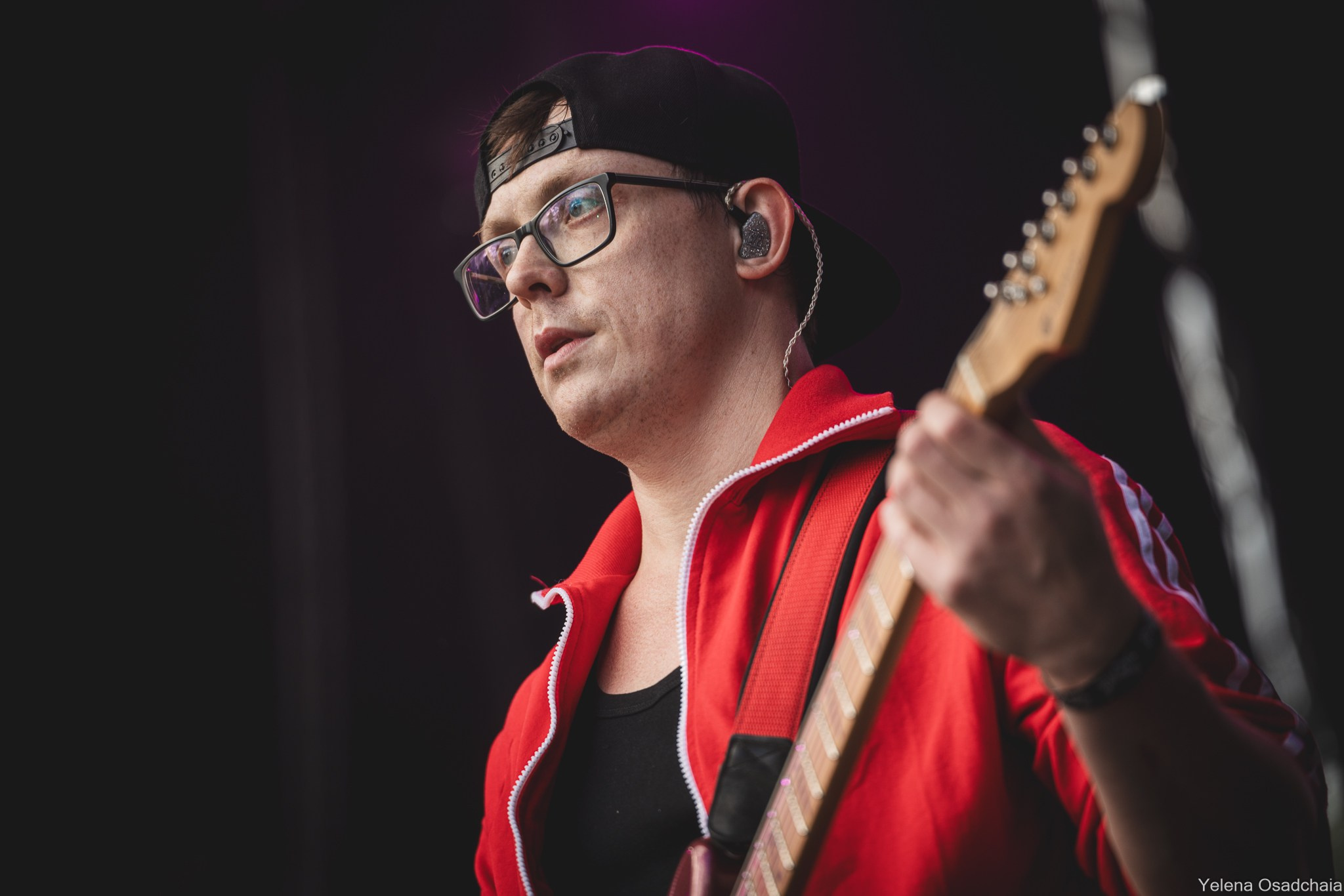Живой 2025 — День 1. Елена Осадчая — фотографирую музыку на сцене и в жизни