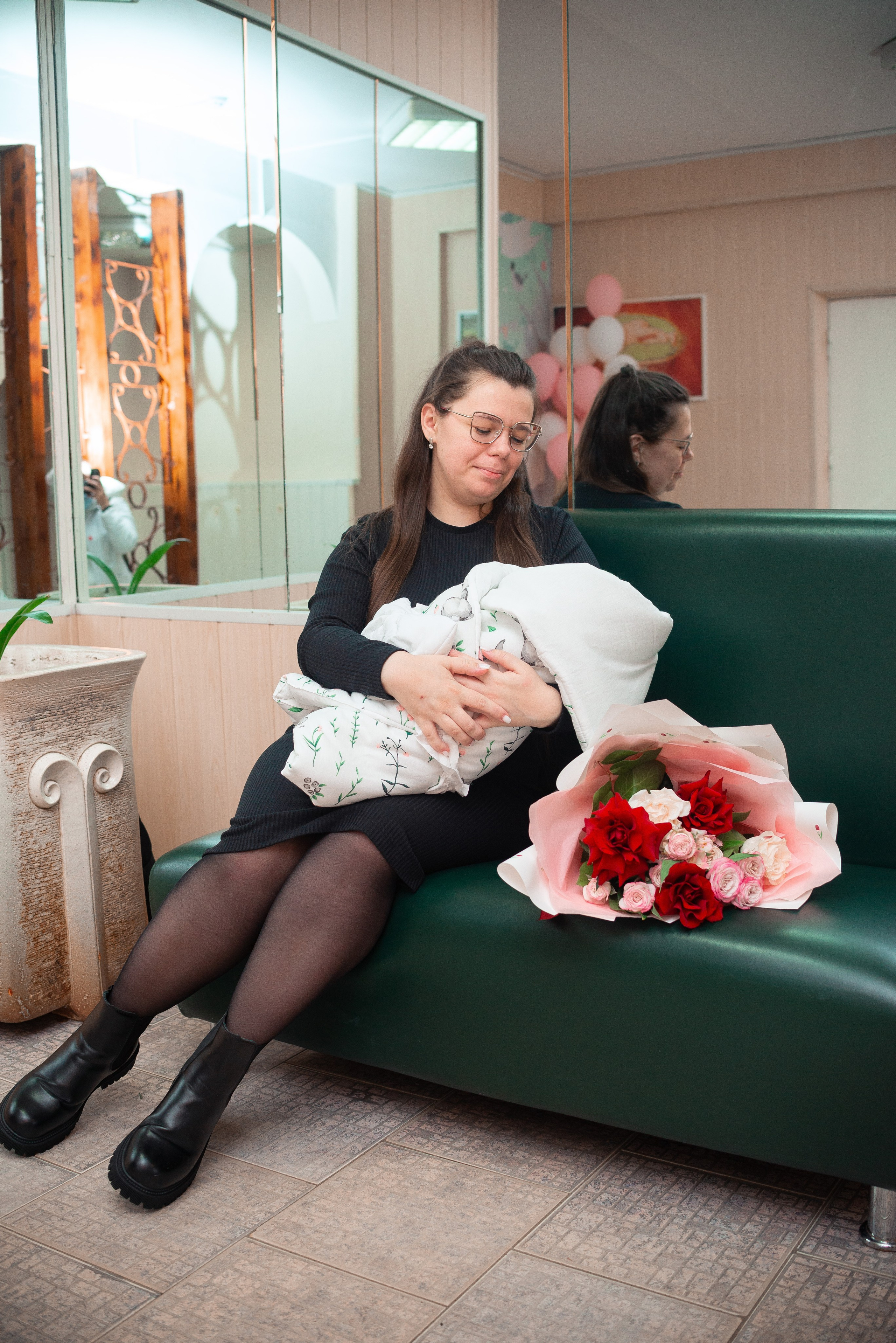 Выписка Егора Областной роддом. Семейный фотограф на выписку из роддома и крещение Минск Настя Гришук