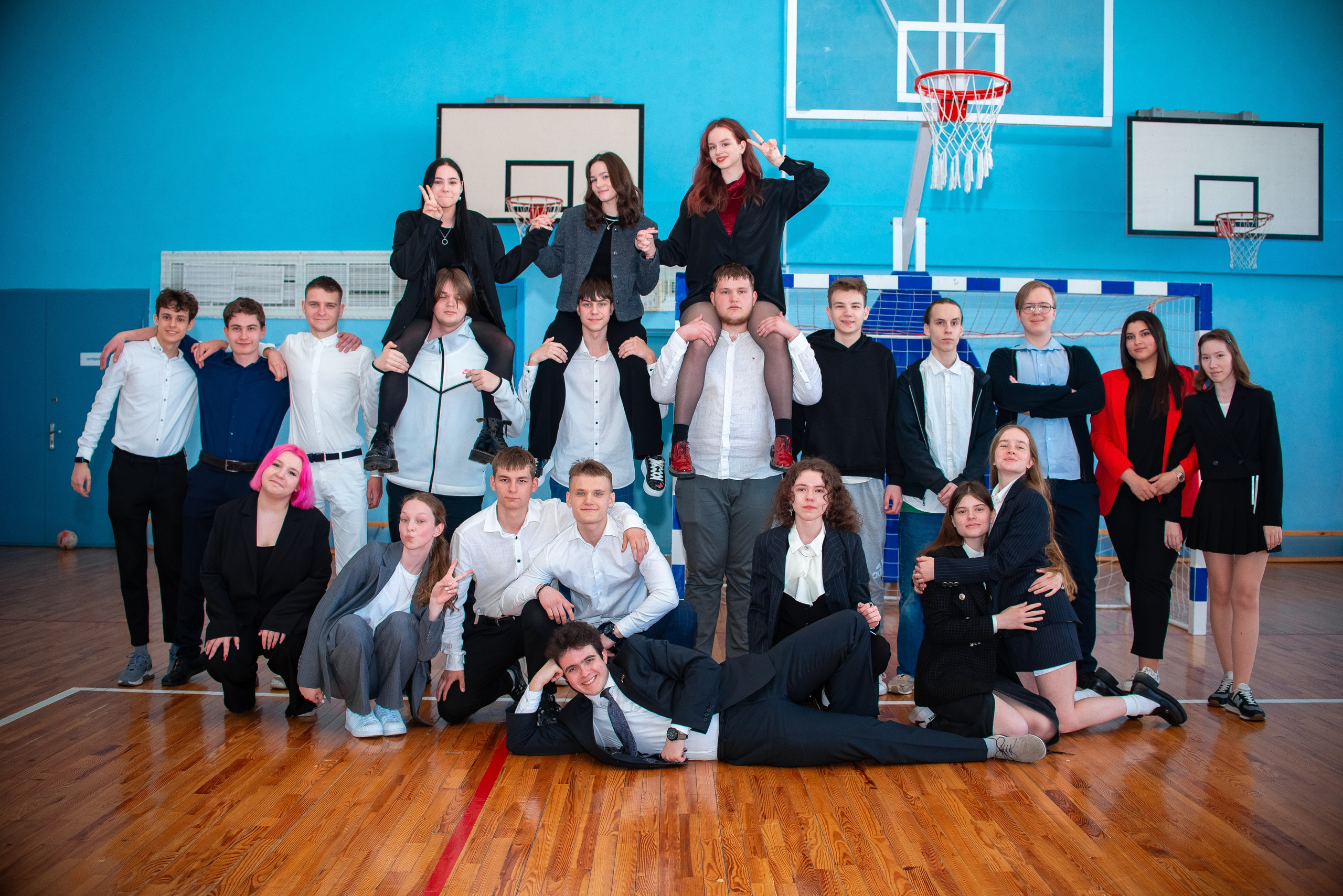 Выпускные альбомы 11 класс. Семейный фотограф на выписку из роддома и крещение Минск Настя Гришук