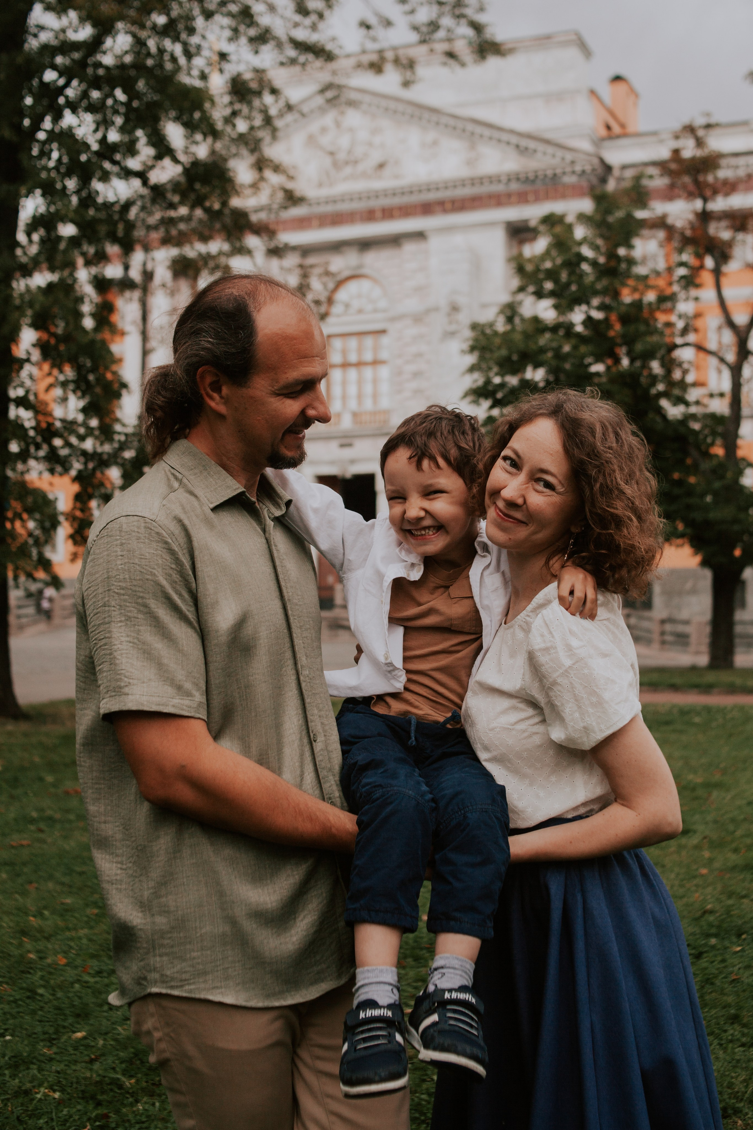 Сергей, Юля, Искра и Костя. Семейный фотограф во Всеволожске и Санкт-Петербурге Юлия Капустина