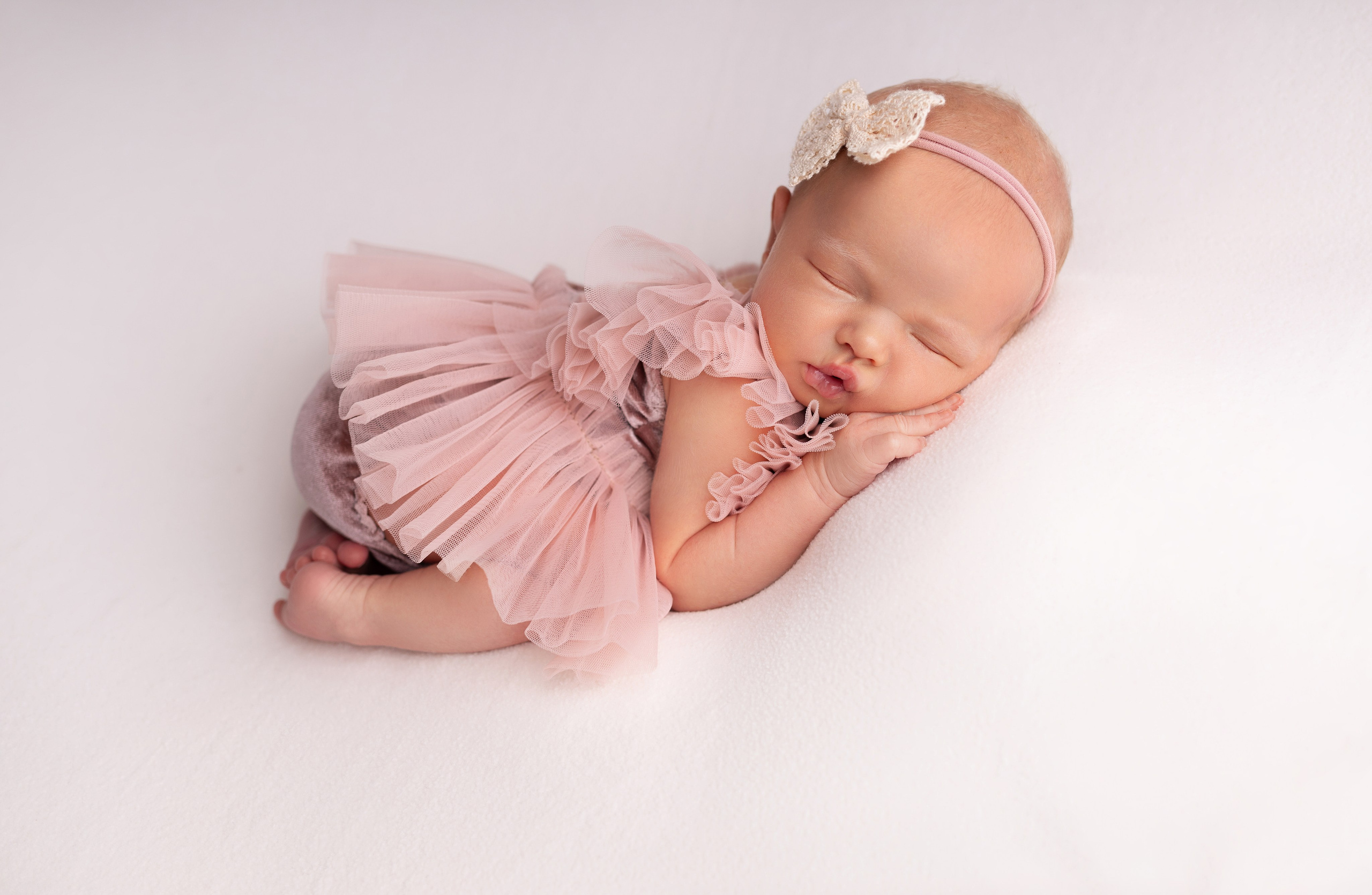 Классическая фотосессия малыша. Фотограф новорожденных малышей в Омске и Омской области Эльвира Камаева