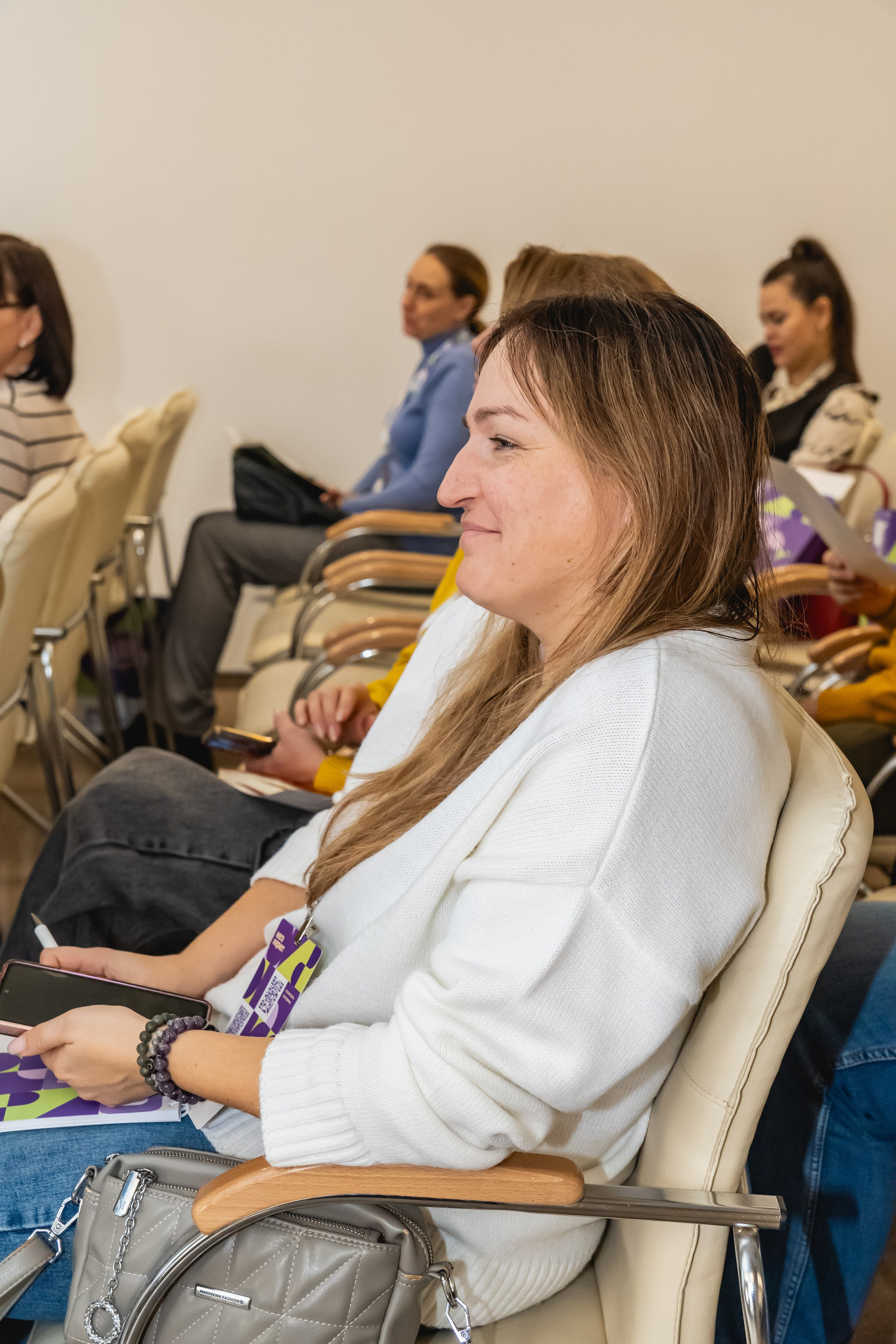 Мегасреда. Занимаюсь профессиональной фотографией и живу рядом с Байкалом. Работаю в разных жанрах