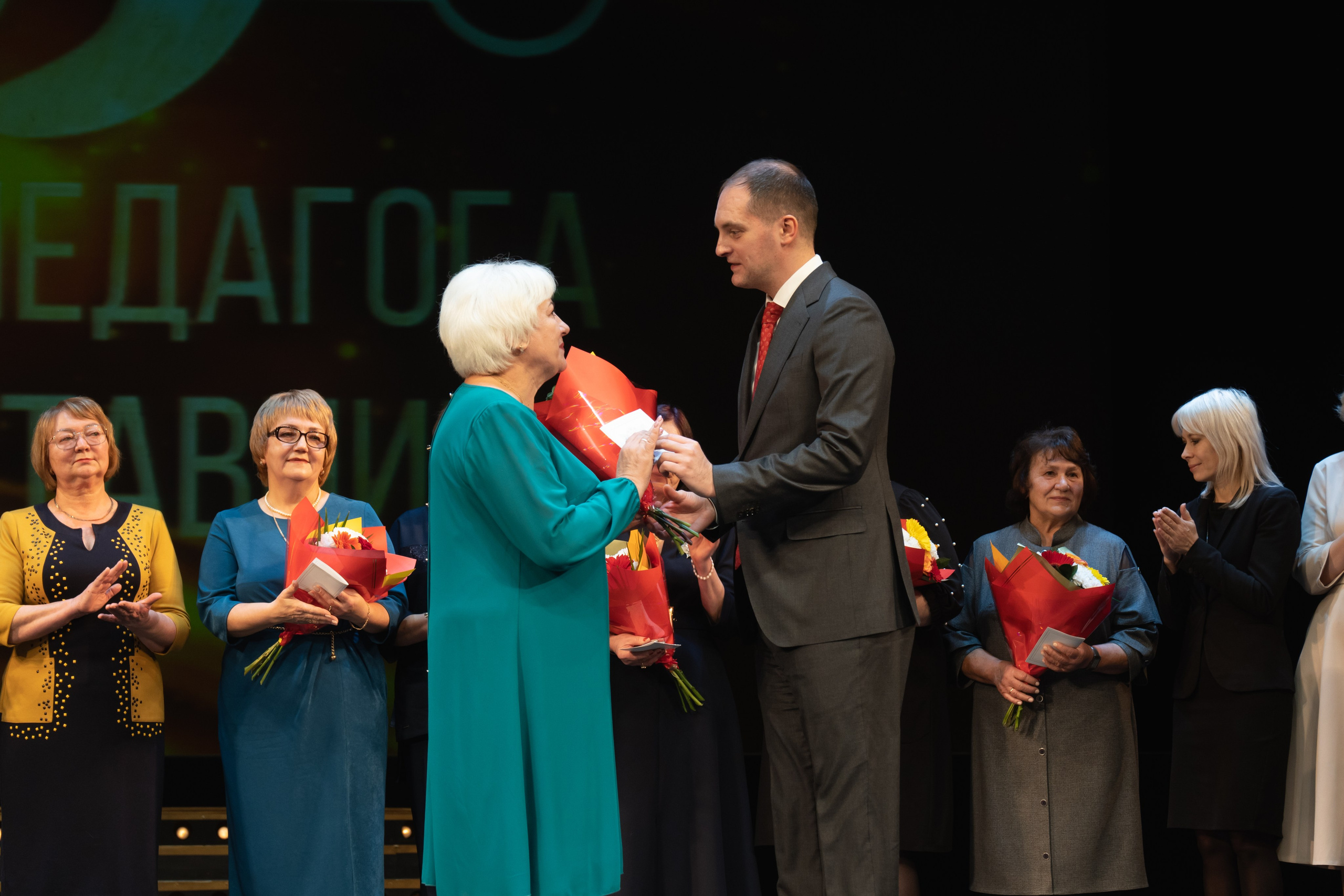 Музыкальный театр. Занимаюсь профессиональной фотографией и живу рядом с Байкалом. Работаю в разных жанрах