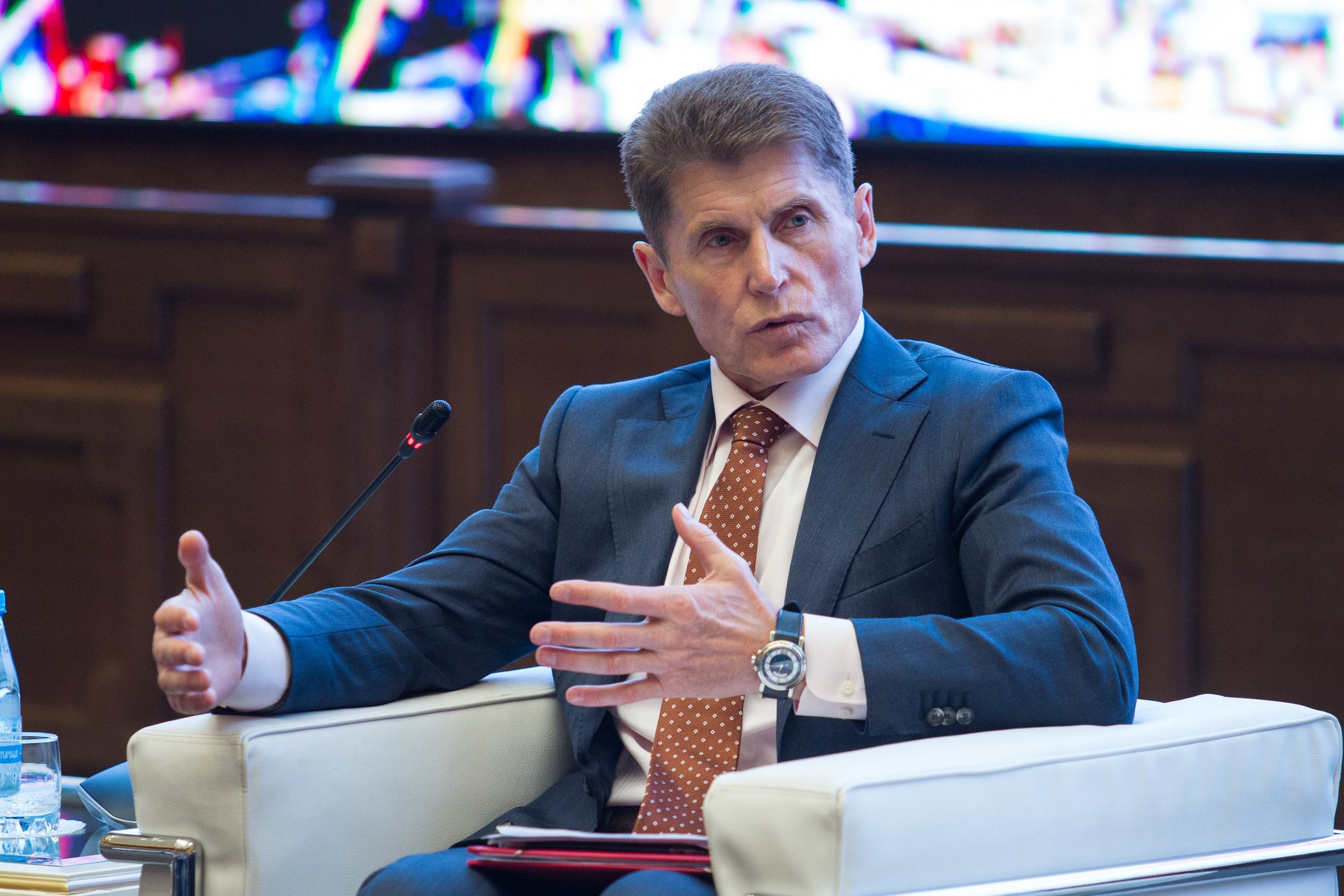 Пленарное заседание «Бизнес у моря». Репортажный фотограф во Владивостоке