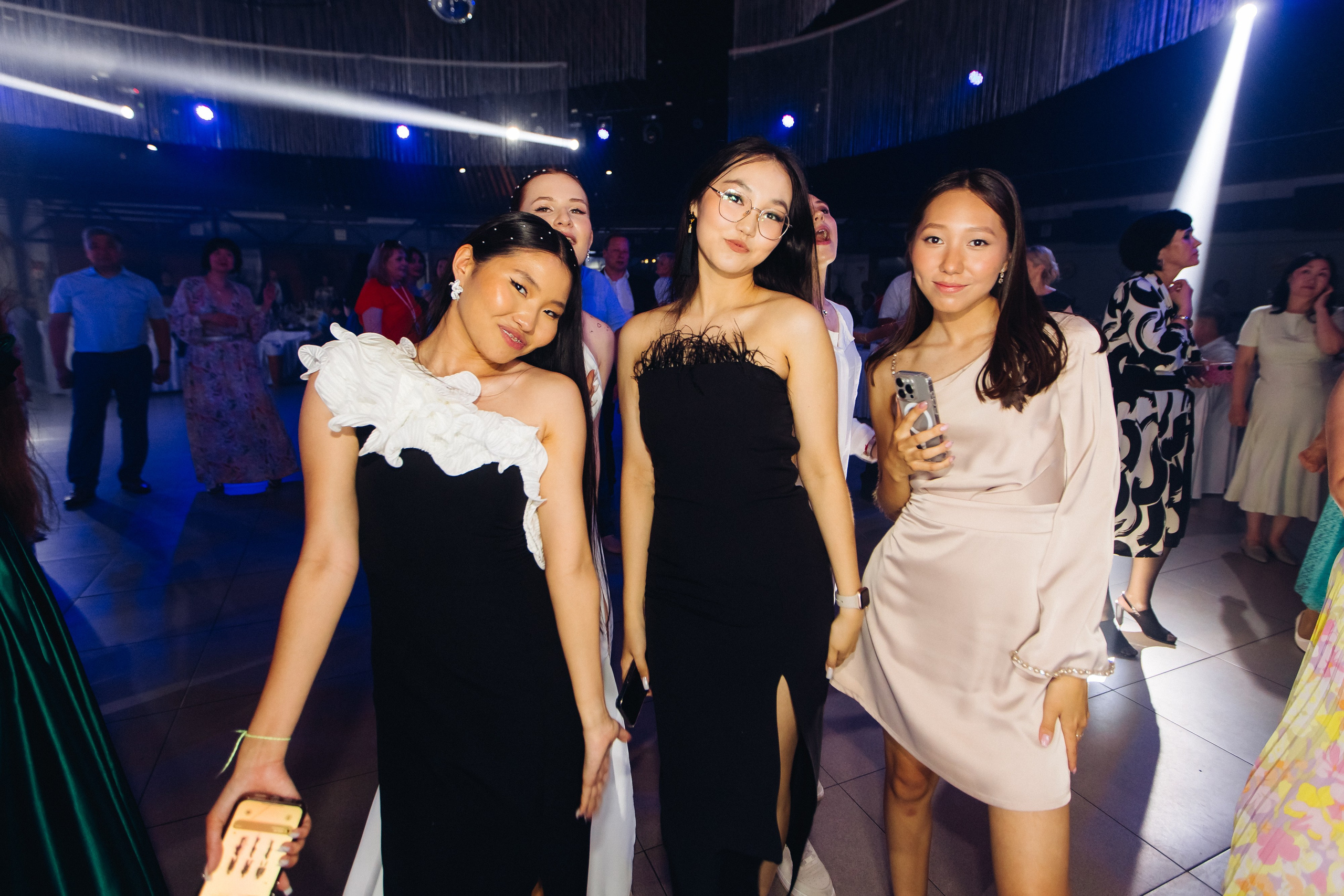 Выпускной вечер. 49 школа. Баран на корове. Свадебный и семейный фотограф в Улан-Удэ