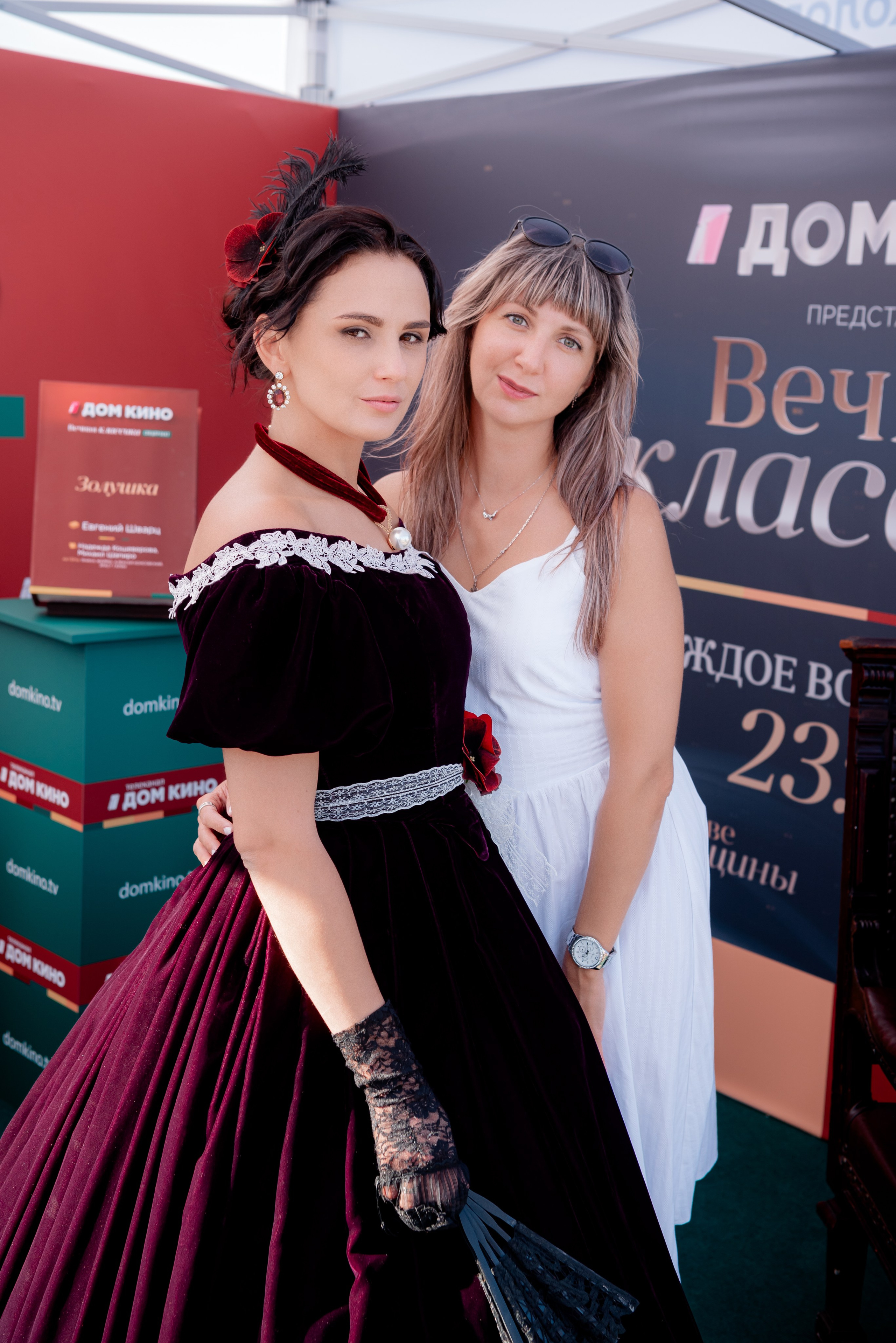 Портретные фото с артистами в палатке Триколор Дом Кинов на день города Волгоград. Фотограф в Волгограде и Волжском Александр Горбань