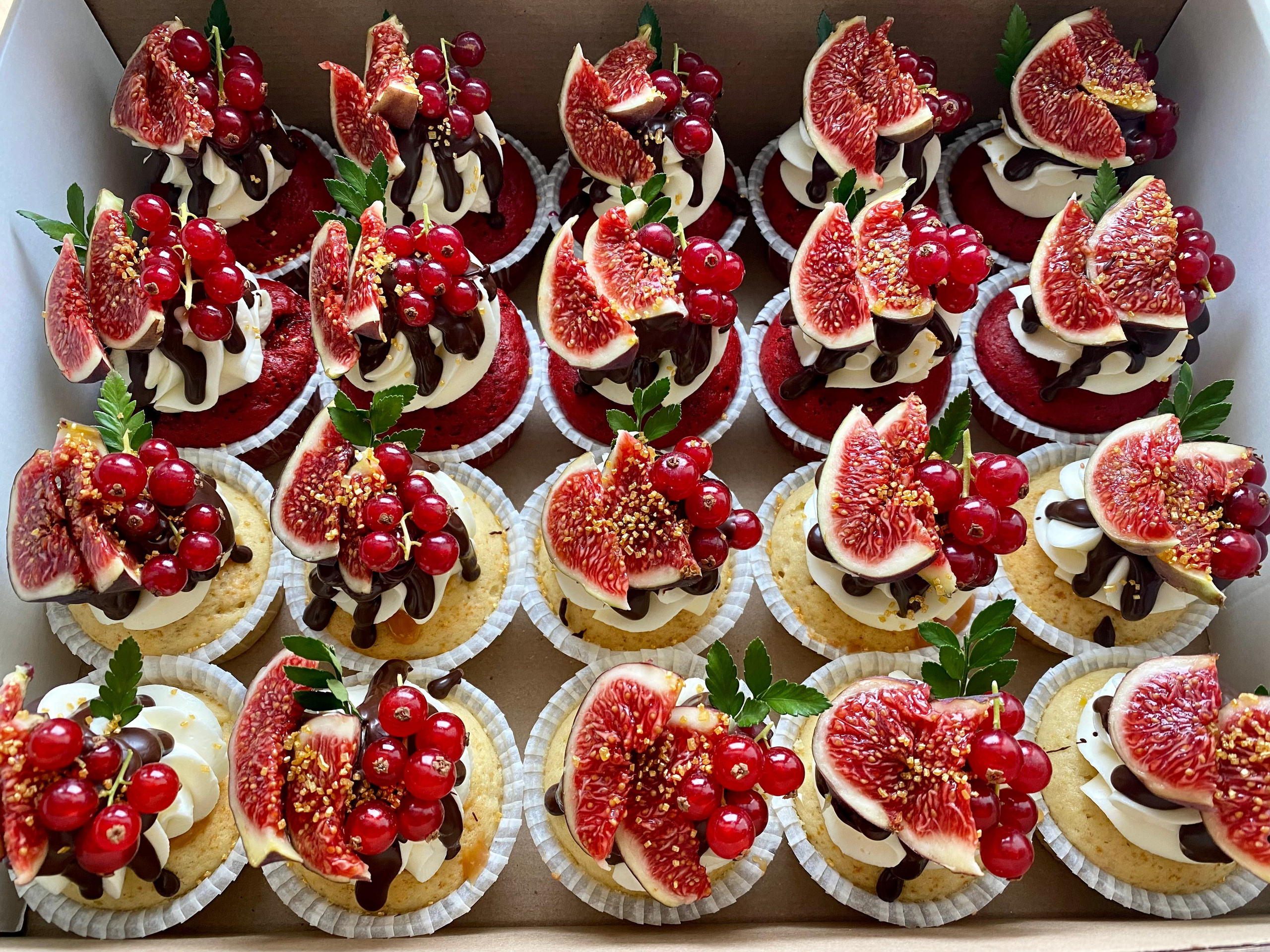 Капкейки фуршетные. Katyasugarsugar капкейки, зефир, торты Москва