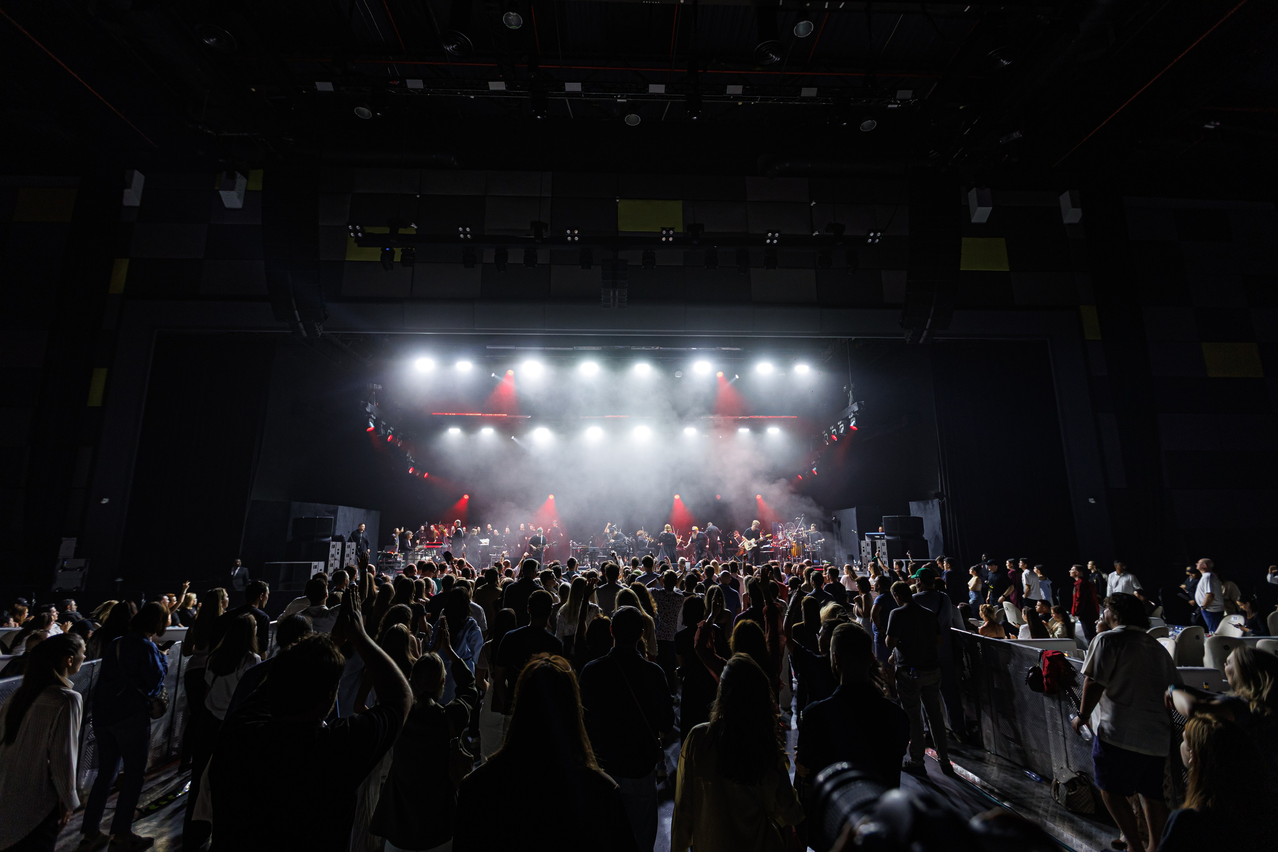 Concert Photography in Dubai — Anton Belyaev Live Performance. Evgen Yatsenko — Photographer in Dubai