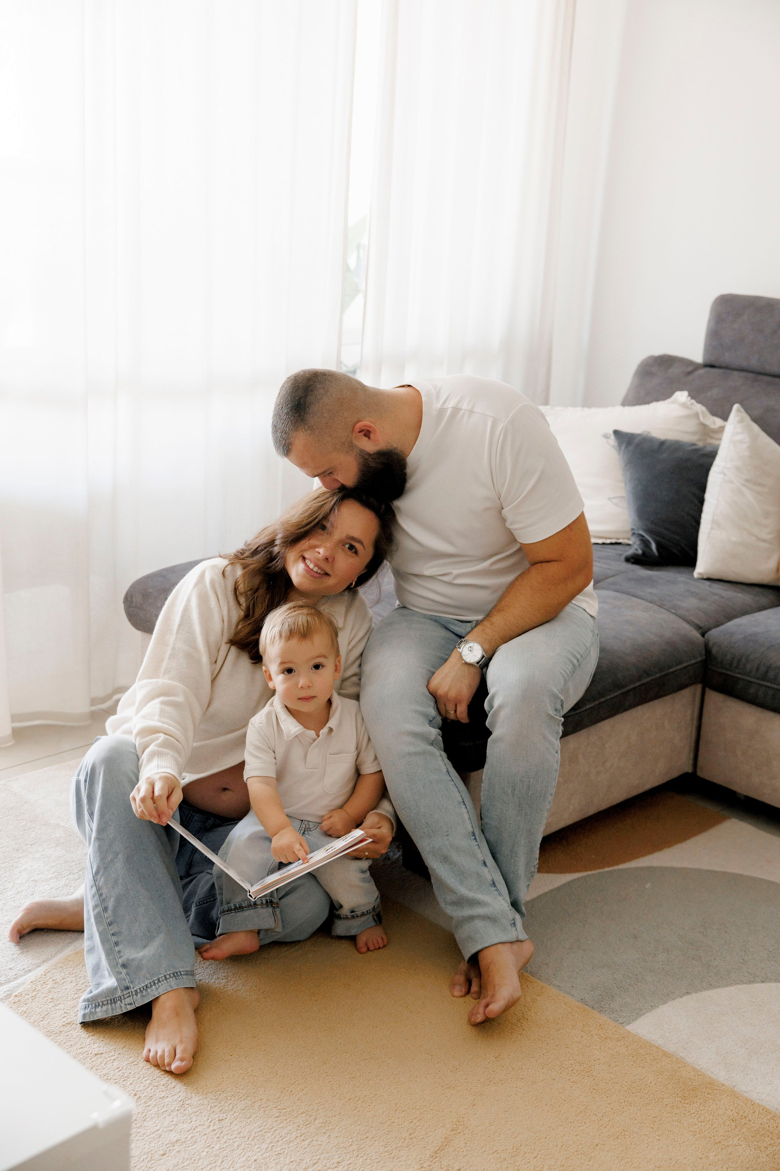 Pregnancy & Family photoshoot at home. Wedding and family photographer