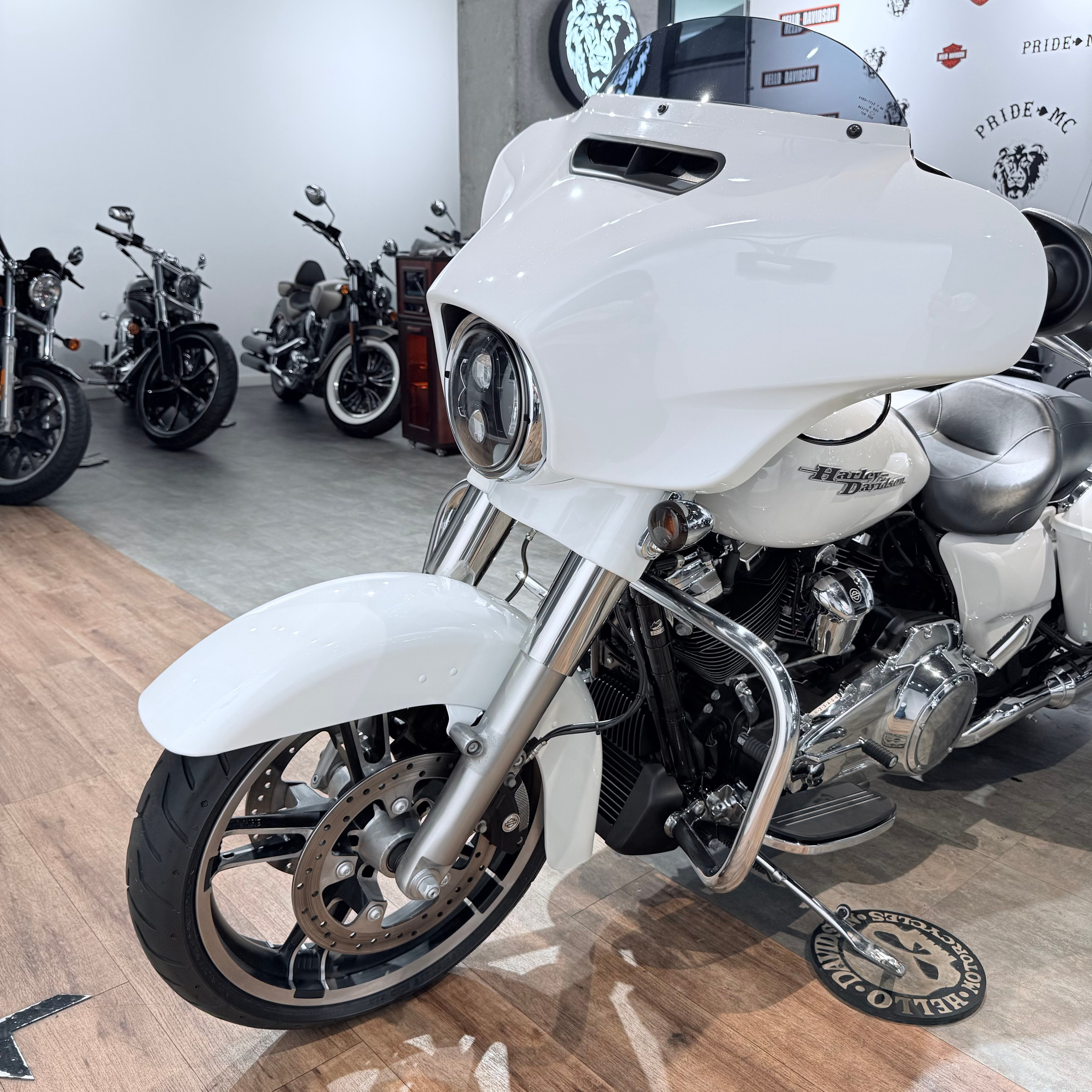 Мотоциклы Harley-Davidson 2017 Street Glide 107 АВS ICE (Touring) — купить мотоцикл. Hello Davidson, Москва. Только хорошие мотоциклы…