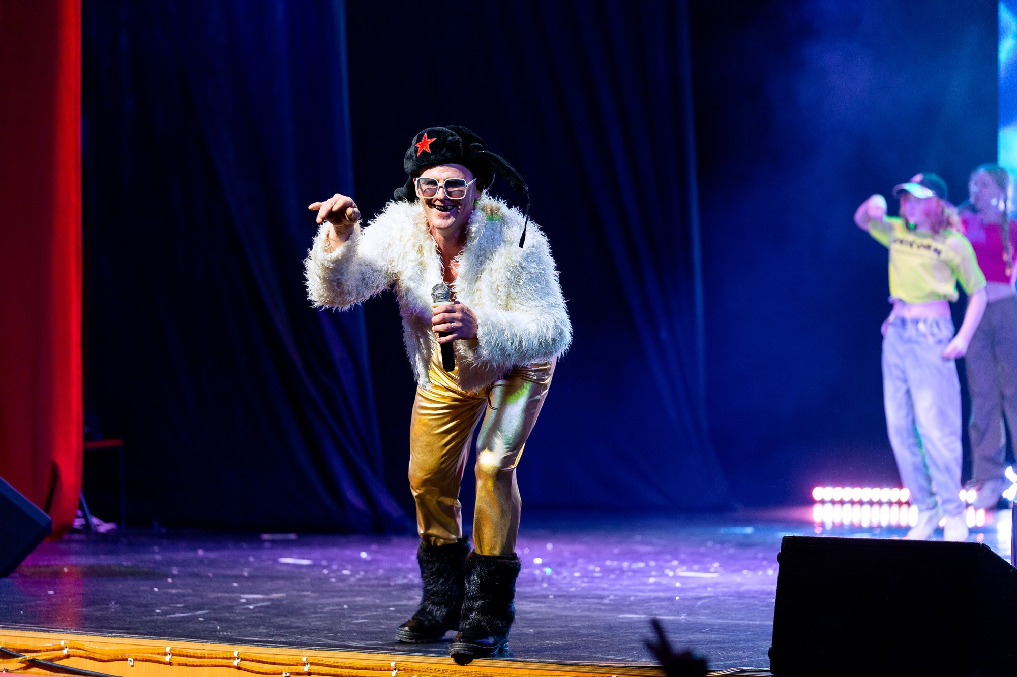 Концерт в Доме культуры. Андрей Кровлин — фотограф в Славянке