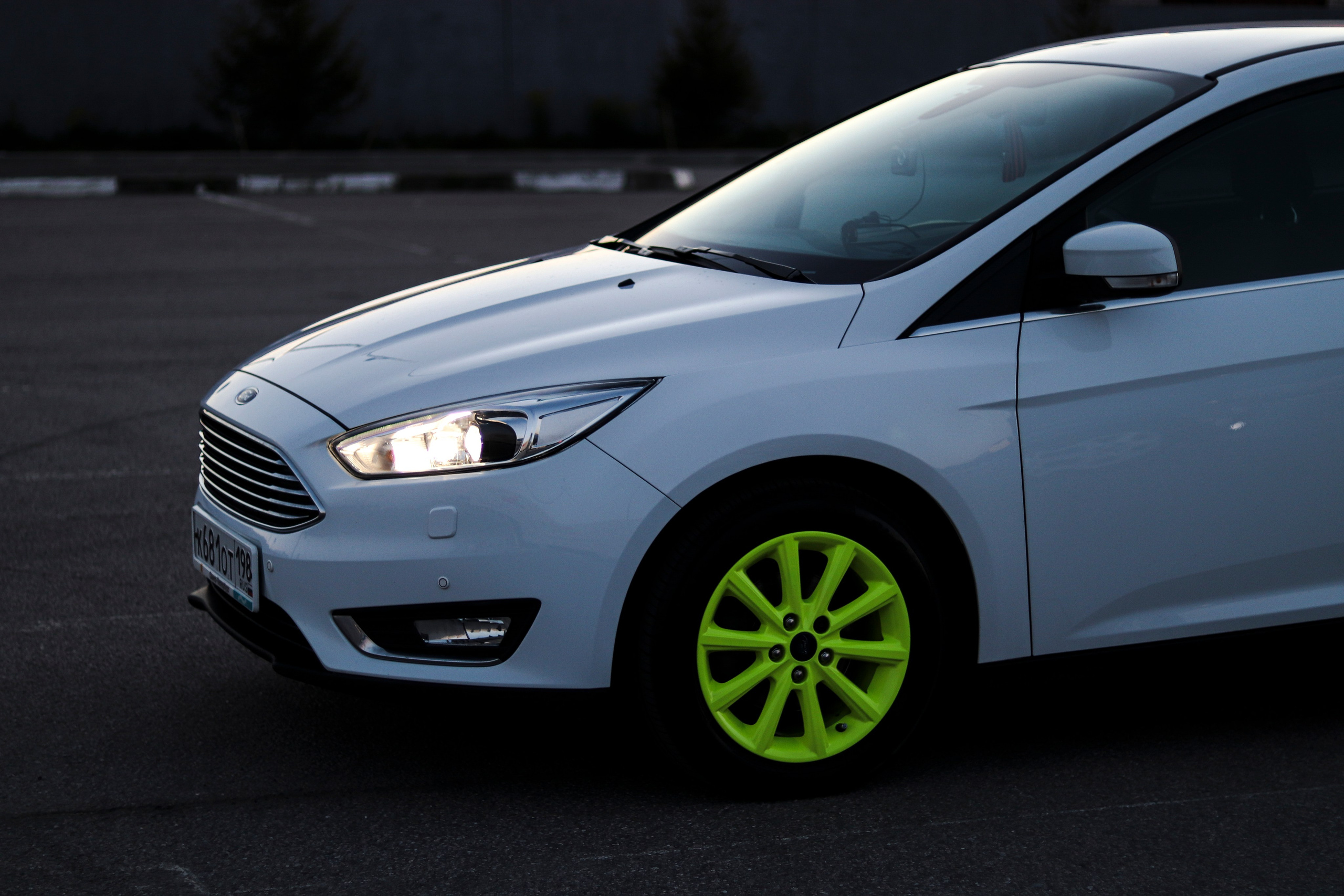 Ford Focus и Волга у ТРК Лето. Ивентный фотограф в Санкт-Петербурге Олег Комков