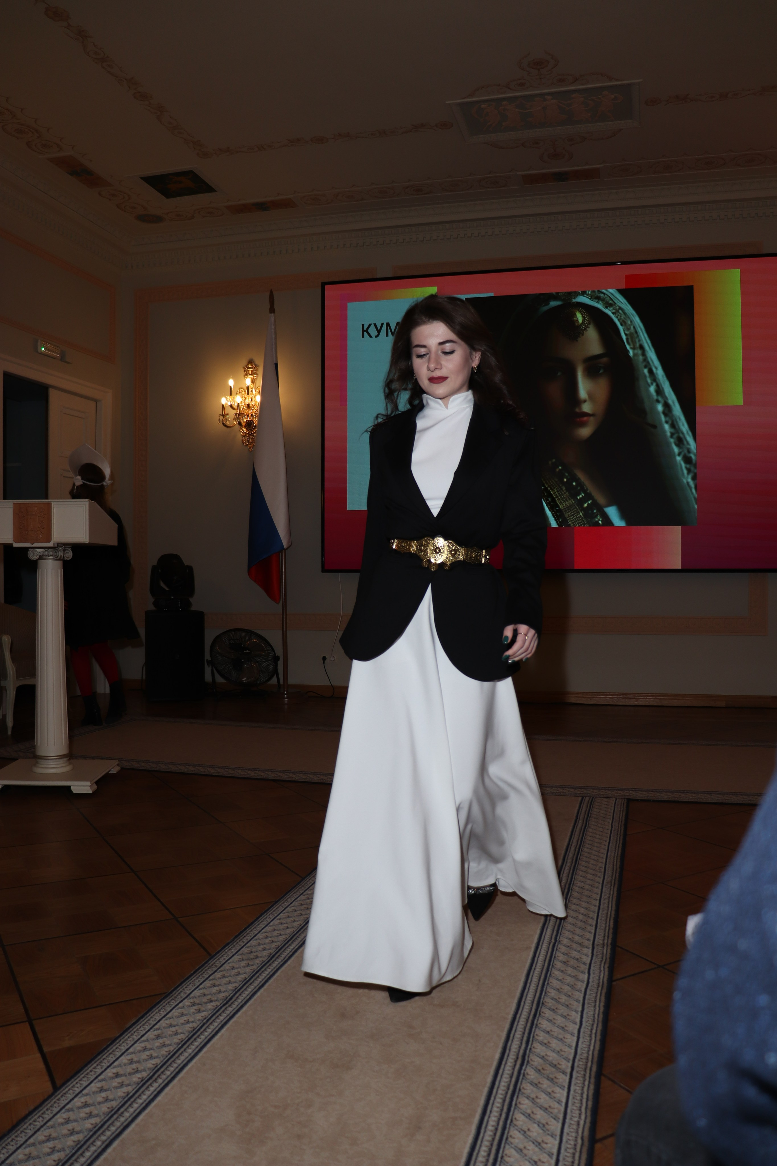 Показ-дефиле «КУЛЬТУРНЫЙ КОД В ОБРАЗЕ» от РОО «Сибирское землячество в Санкт-Петербурге» (6 марта 2025). Ивентный фотограф в Санкт-Петербурге Олег Комков