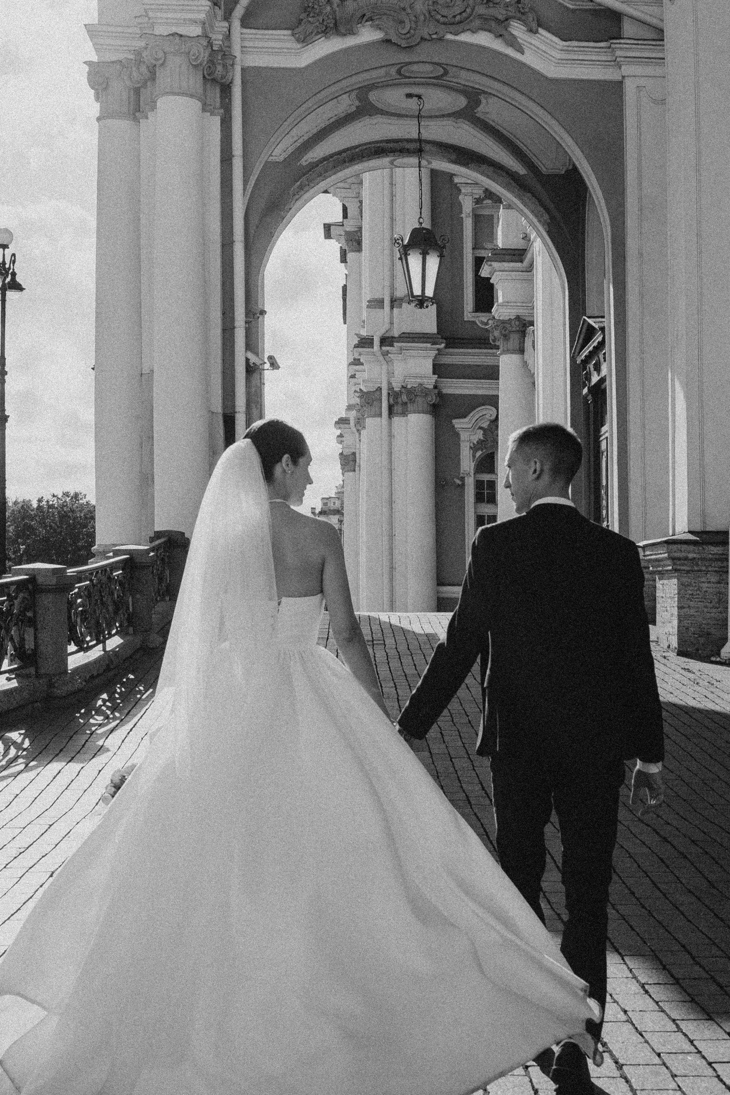 СВАДЕБНАЯ ПРОГУЛКА В САНТК-ПЕТЕРБУРГЕ (ИСАКИЕВСКИЙ СОБОР, ЗИМНЯЯ КАНАВКА, ЭРМИТАЖ И БОЛЬШАЯ МОРСКАЯ УЛИЦА). Профессиональный фотограф, Санкт-Петербург — Виктория Богомолова
