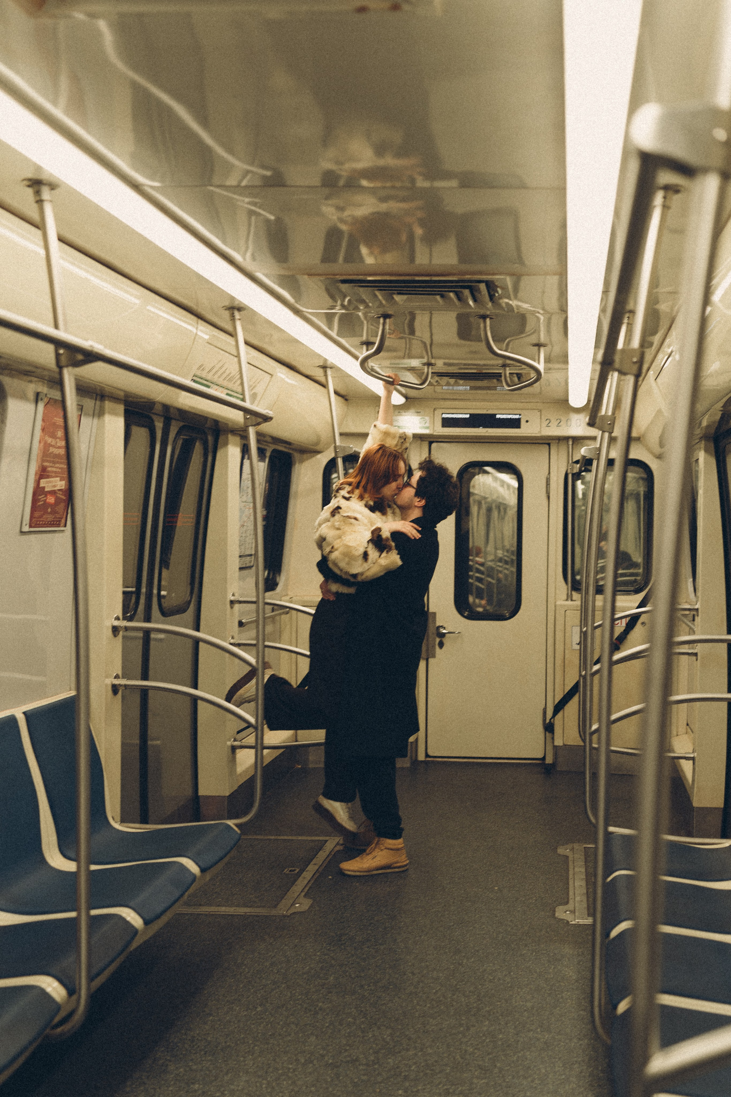 НОВОГОДНЯЯ ФОТОСЕСИИЯ ПАРЫ В МЕТРО ЛЮБОВЬ. Профессиональный фотограф, Санкт-Петербург — Виктория Богомолова