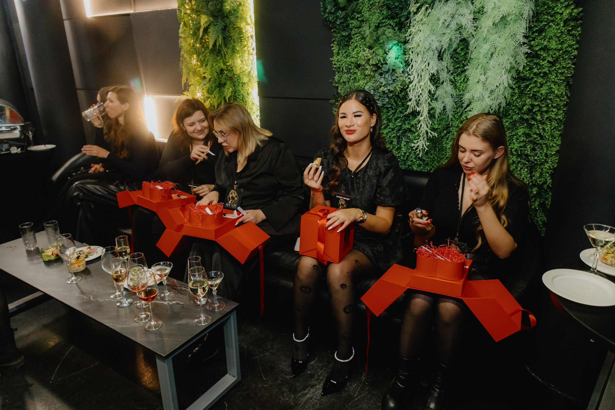 See `You Perfume. Фотограф в Москве и Санкт-Петербурге Дарина