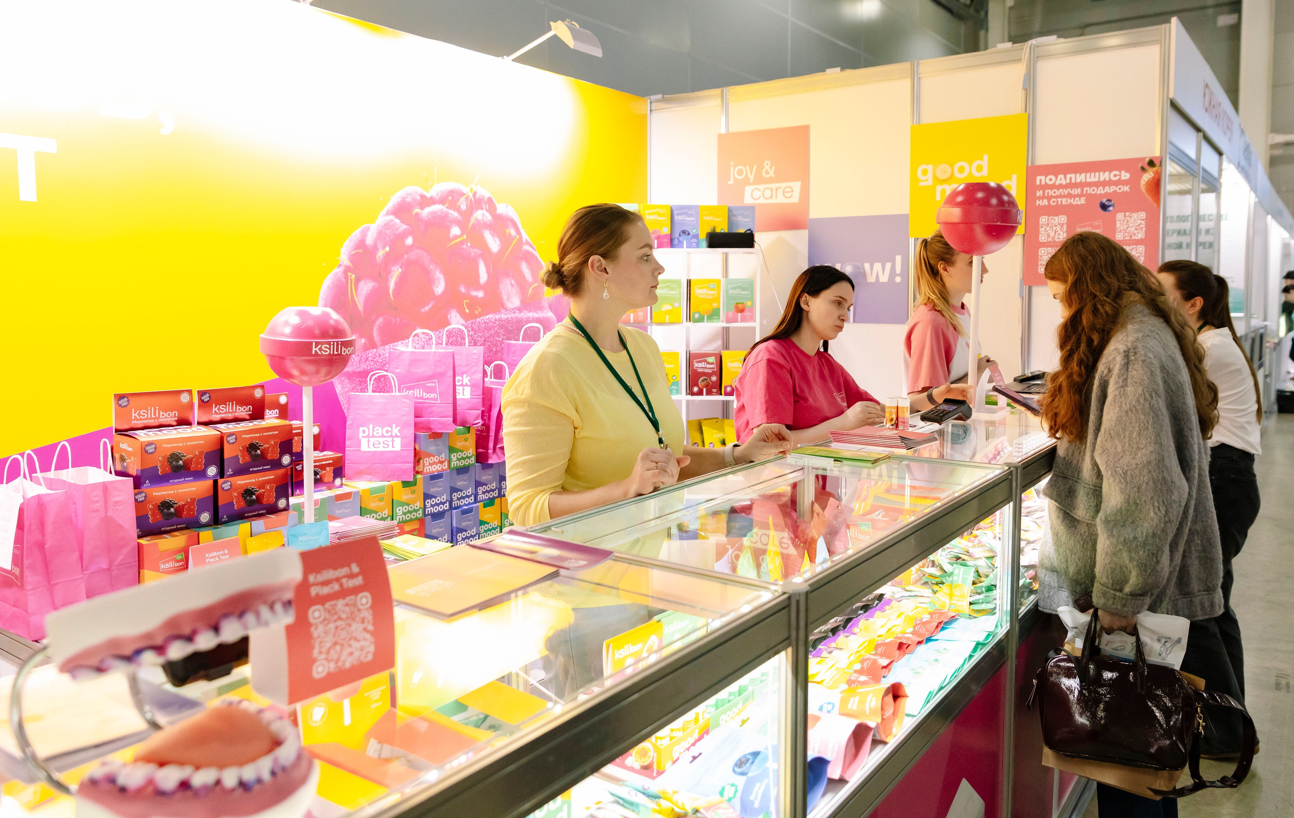 Стоматологическая выставка Dental Salon 2026. Профессиональный фотограф в Москве | Заказать фотосессию и съемку