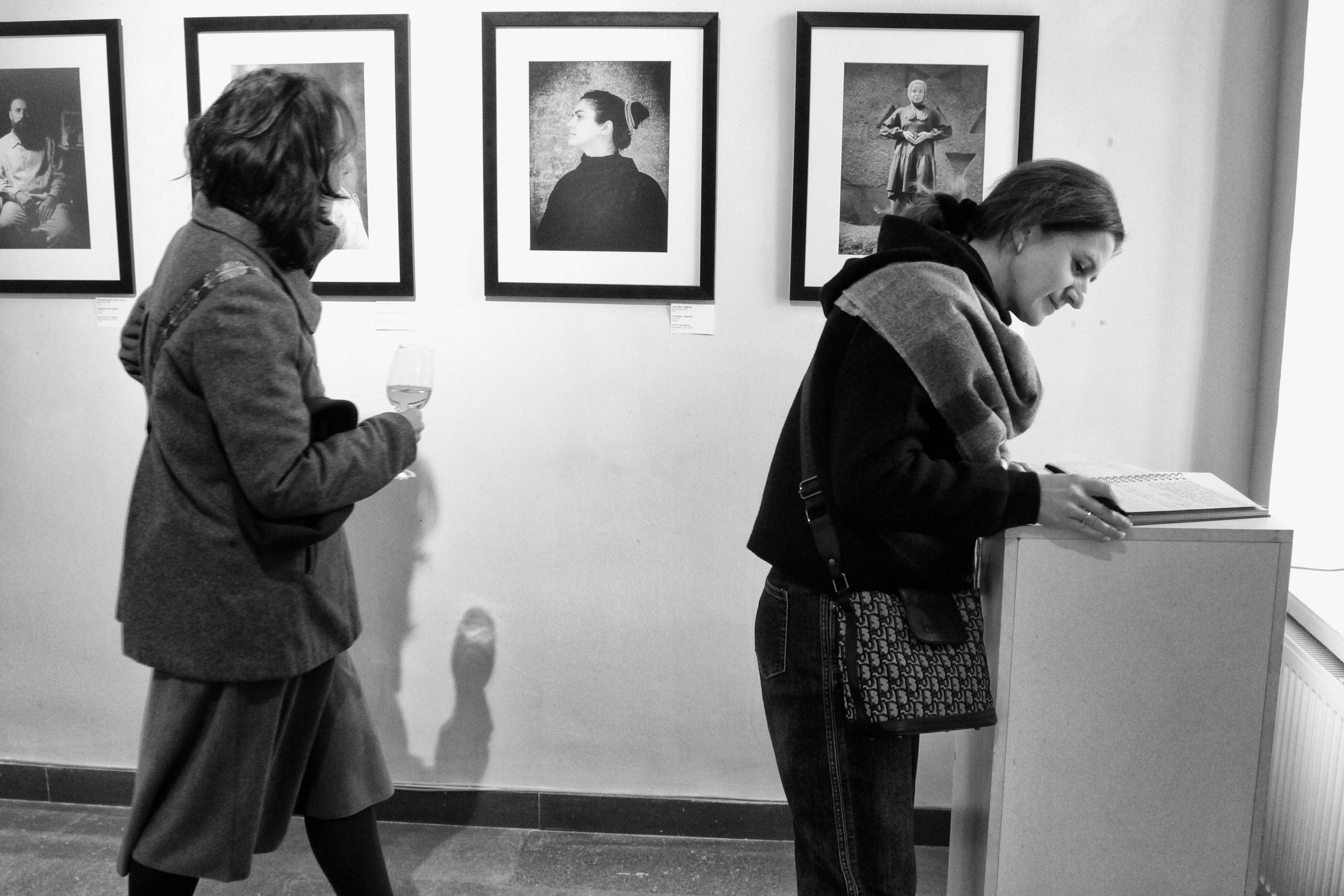 Выставка в г. Гюмри, Армения. Фоторепортаж  Д. Несмелова. Арт-фотограф Ксения Якутович