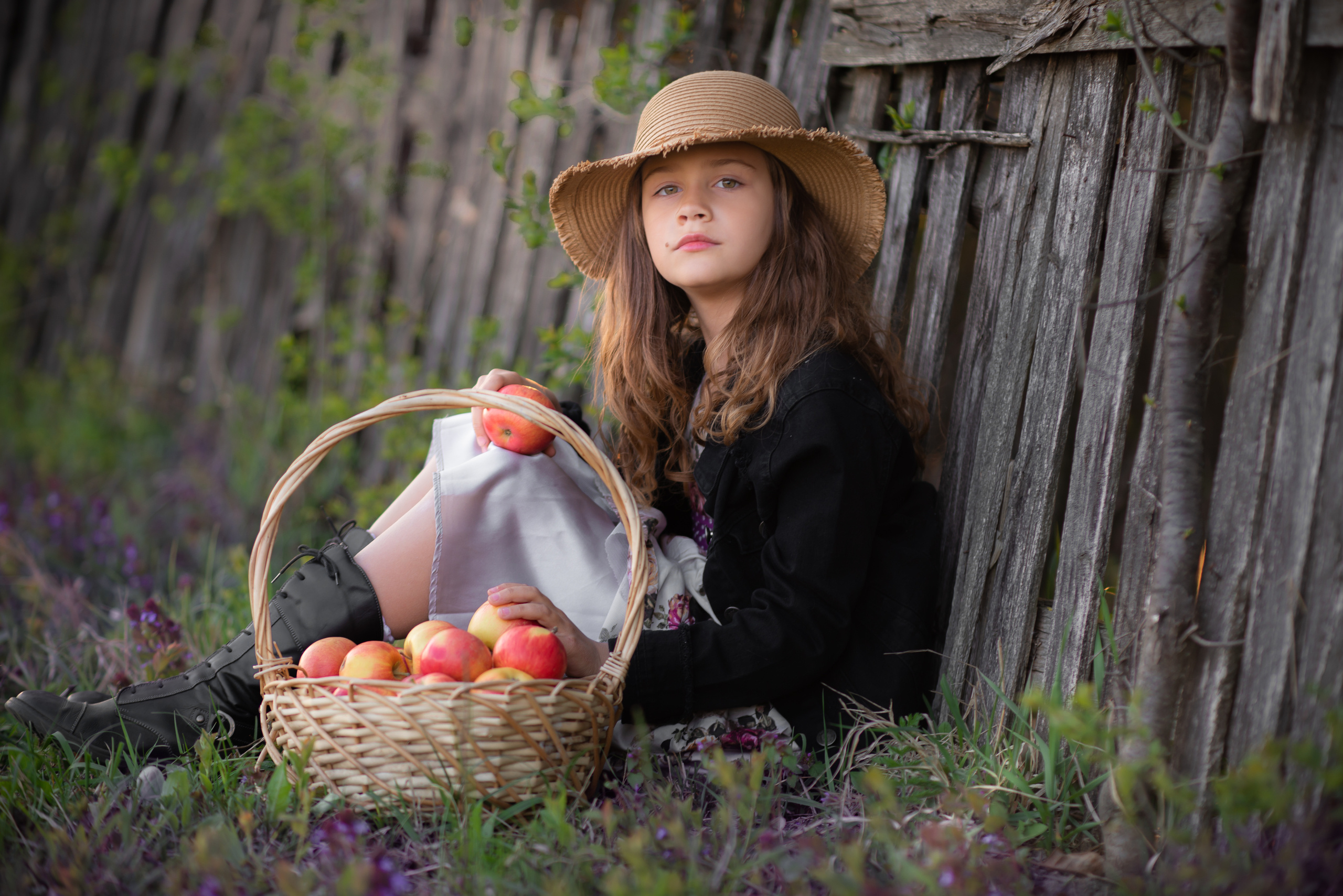 Кира, яблоки и Рэй. Апрель 2020. JuliaKram.ru