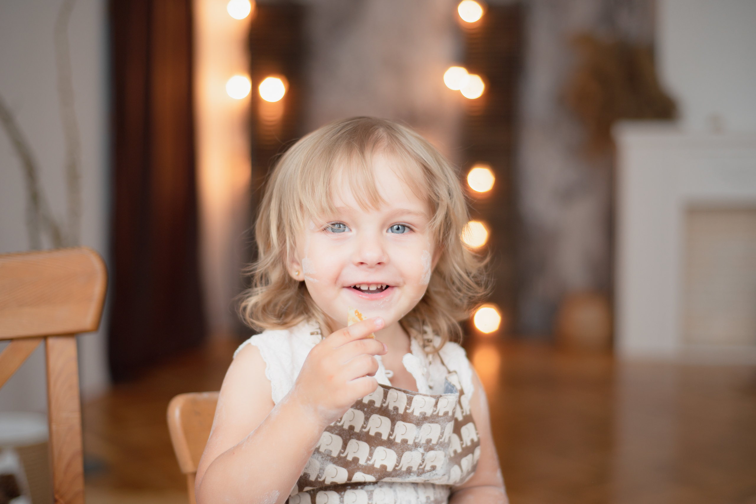 Аня и Полина на кухне. Апрель 2019. JuliaKram.ru