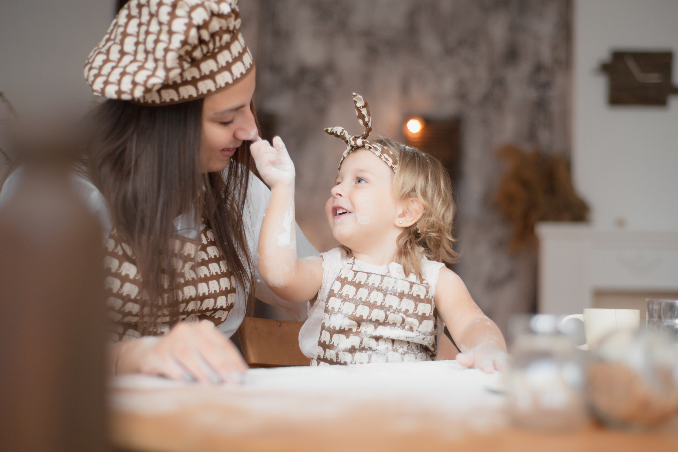 Аня и Полина на кухне. Апрель 2019. JuliaKram.ru