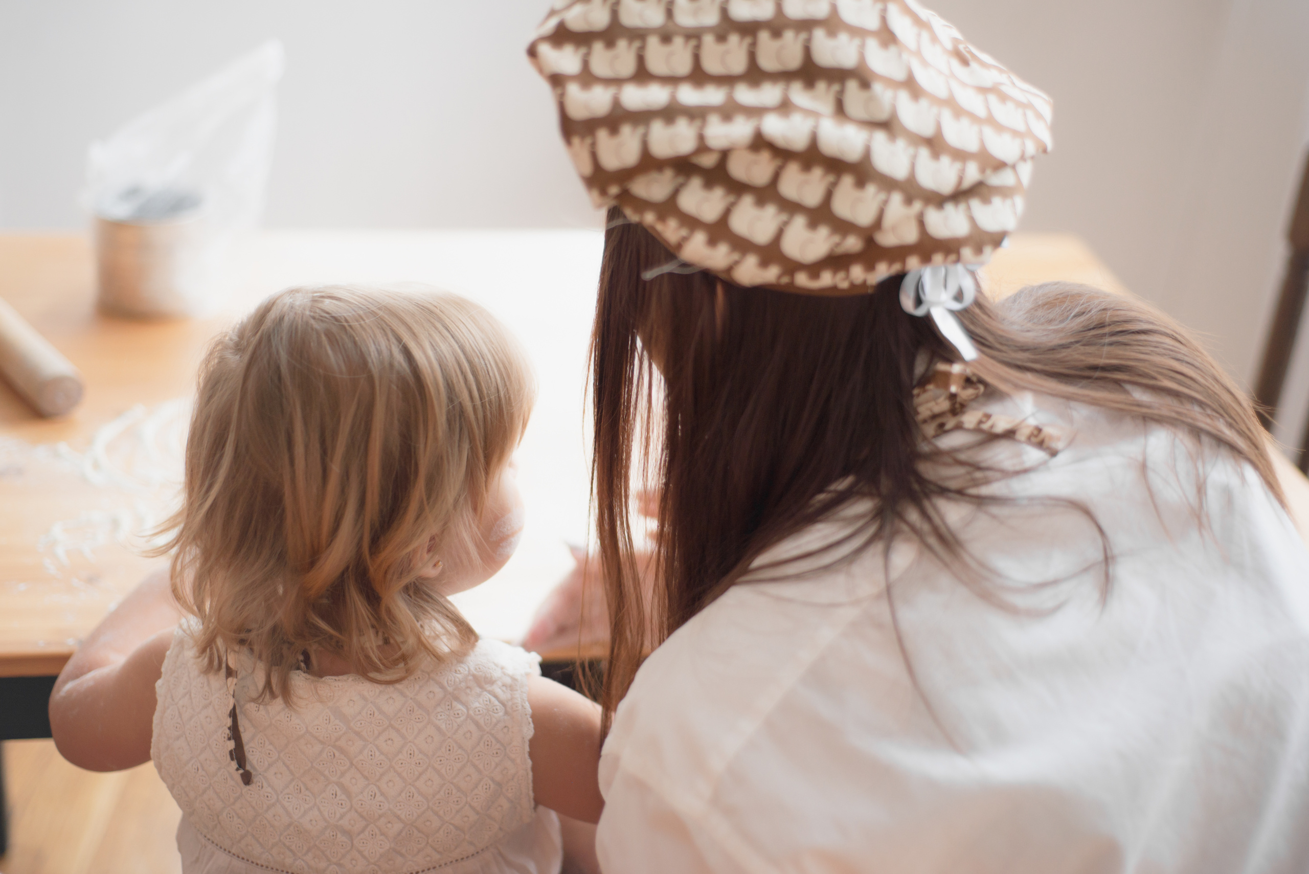 Аня и Полина на кухне. Апрель 2019. JuliaKram.ru