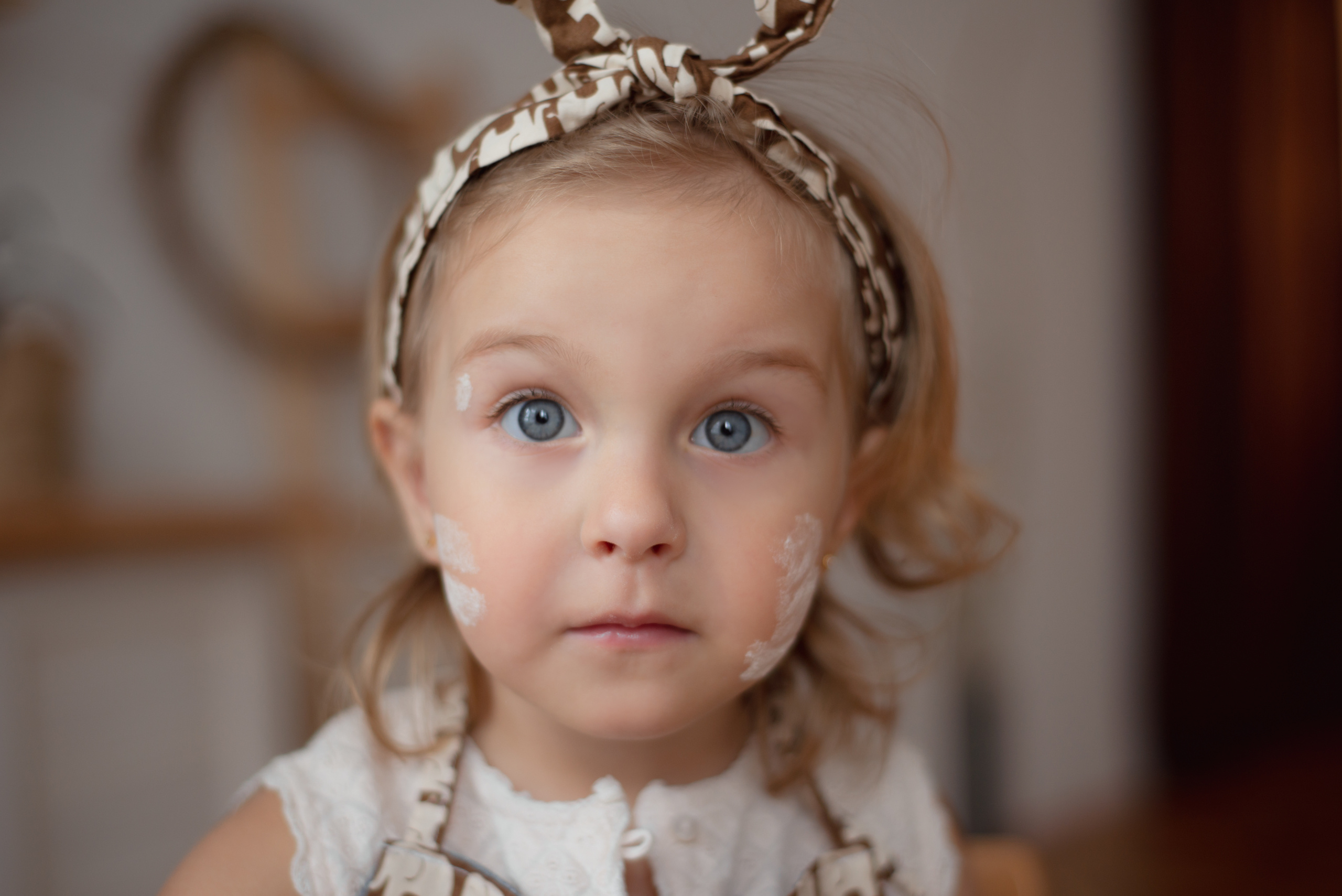 Аня и Полина на кухне. Апрель 2019. JuliaKram.ru