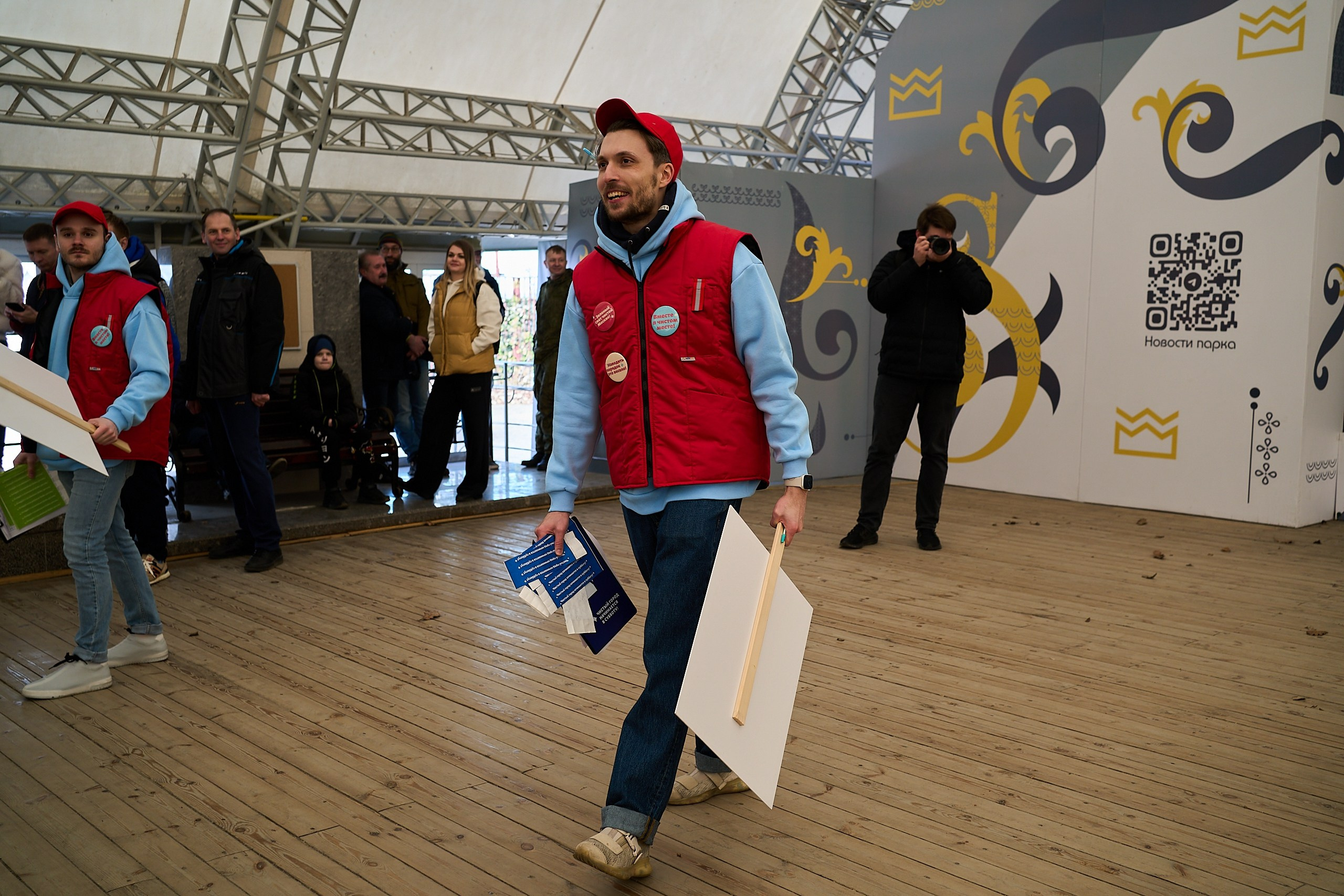 Субботник у Управления делами Мэра и Правительства Москвы. Фотограф и Видеограф в Москве. Олег Корушев