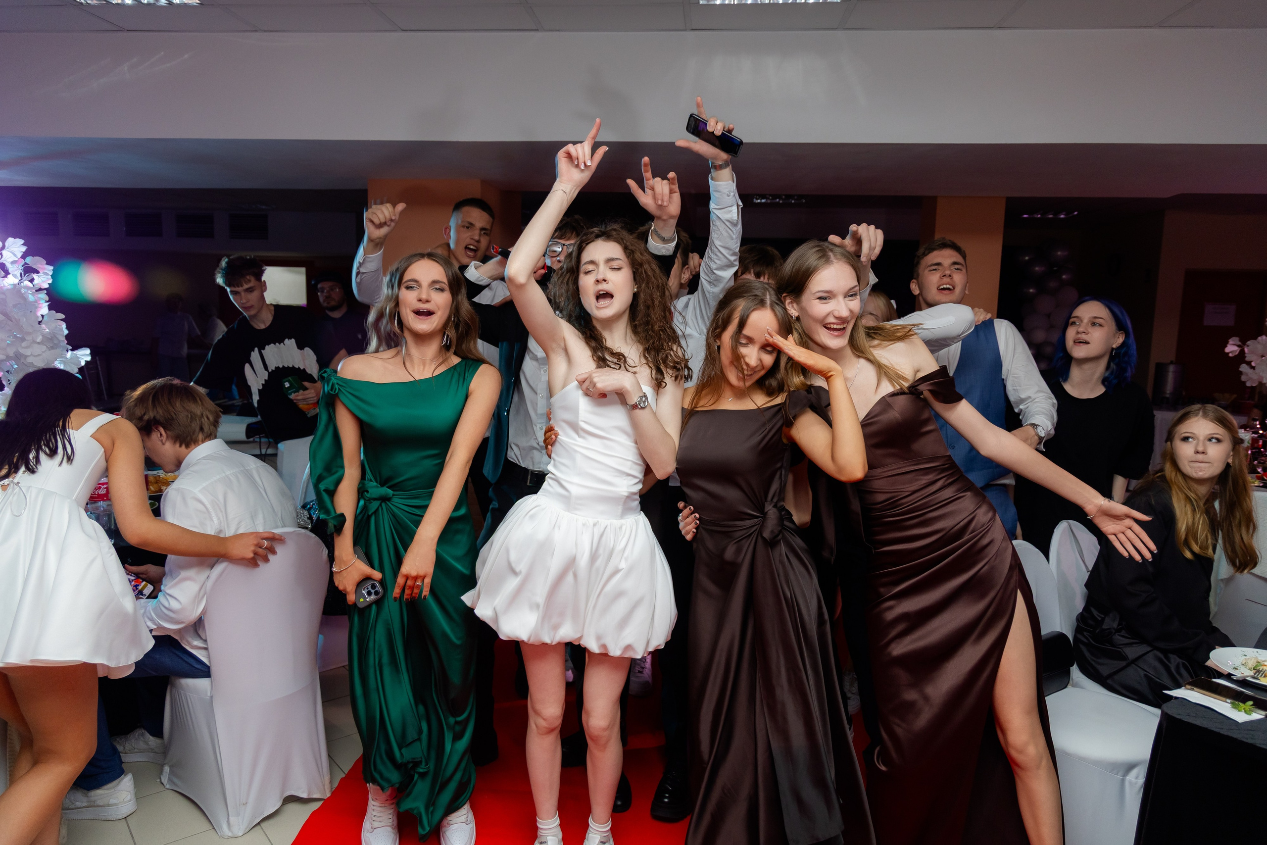 Школьный выпускной 2025 год в Минске, Беларуси. Свадебный фотограф в Минске/Беларуси Сергей Спиридонов
