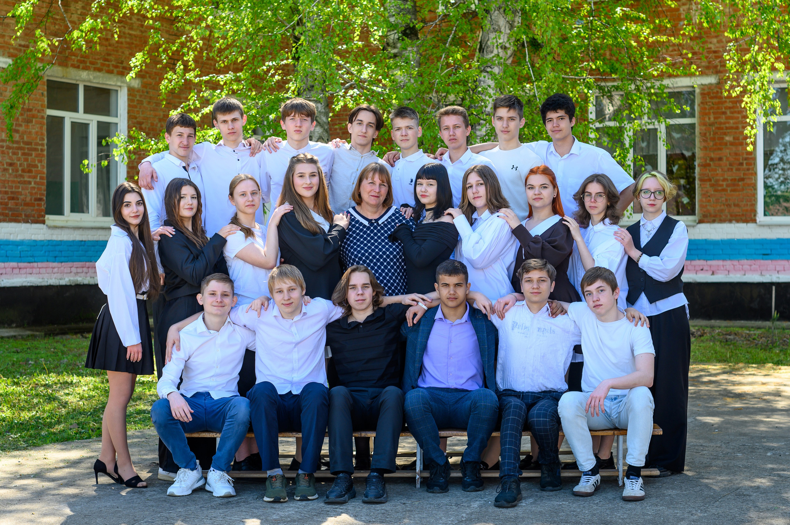 Фотосессия в школьном дворе ст. Саратовская школа 6 9 класс. Вячеслав Скрипник Фотограф Краснодар