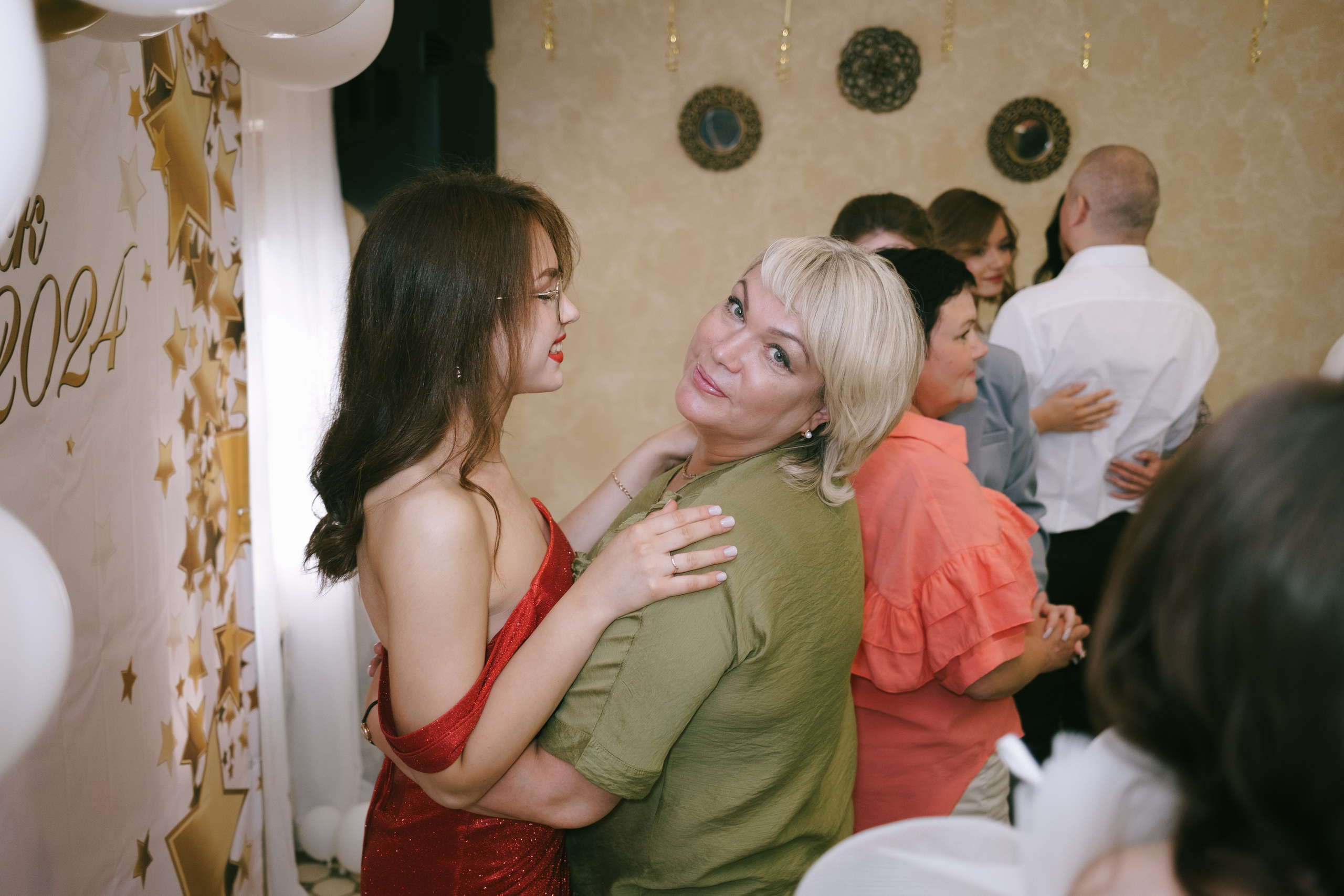 Выпускной школа 33. Свадебный и репортажной фотограф Денис Ожигин в Краснодаре и Краснодарском крае