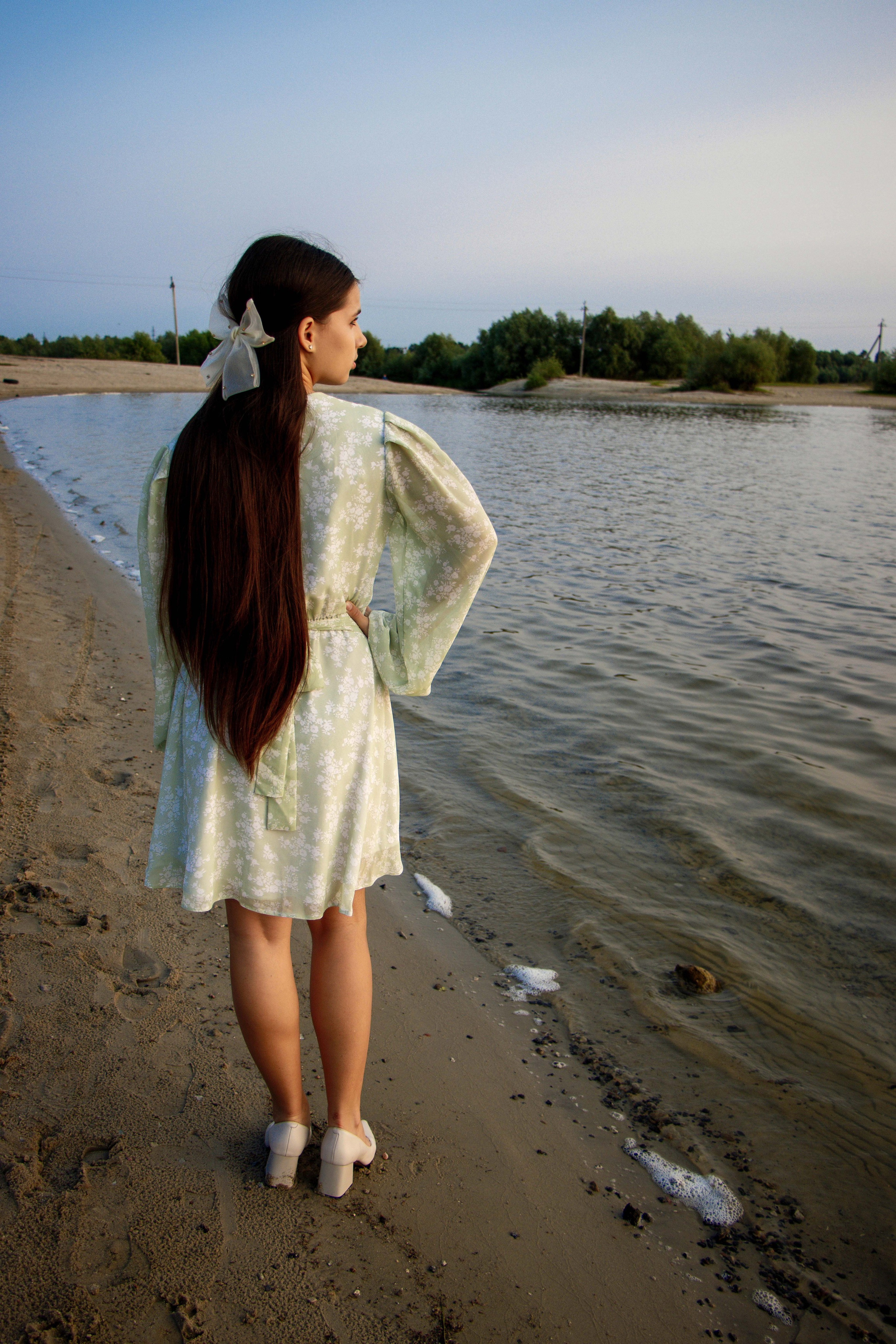 Эмилия у озера. Фотограф Татьяна Матрос