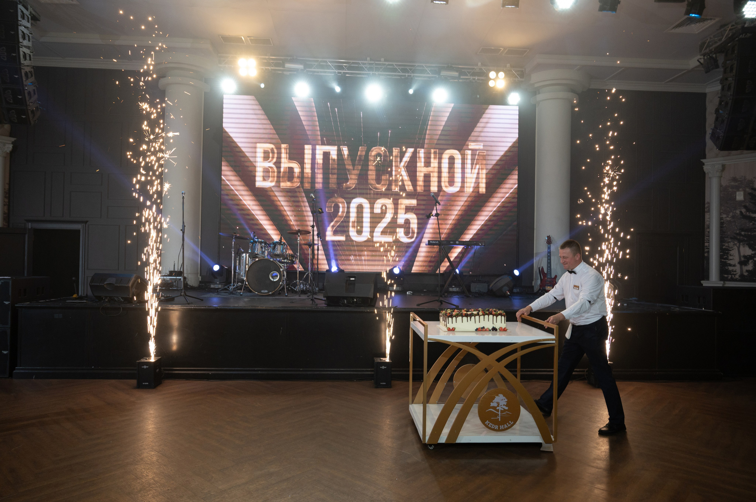 Выпускной. Школа № 54. Кедр Холл. Фотограф Владивосток. Игорь Кирсанов