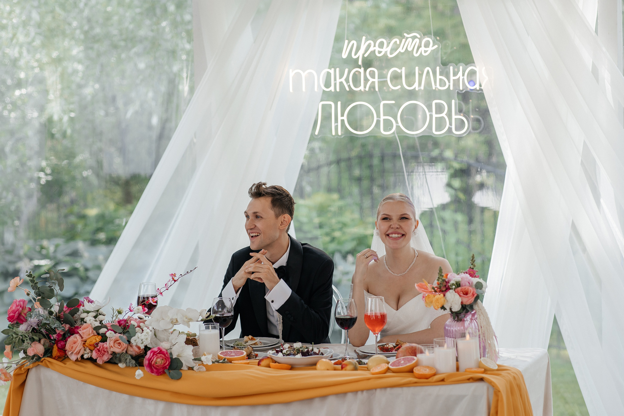 Свадебная фотосессия в ресторане Турандот, свадьба на площадке House for wedding Дом у озера. Свадебный фотограф в Москве Дарья Олендарёва