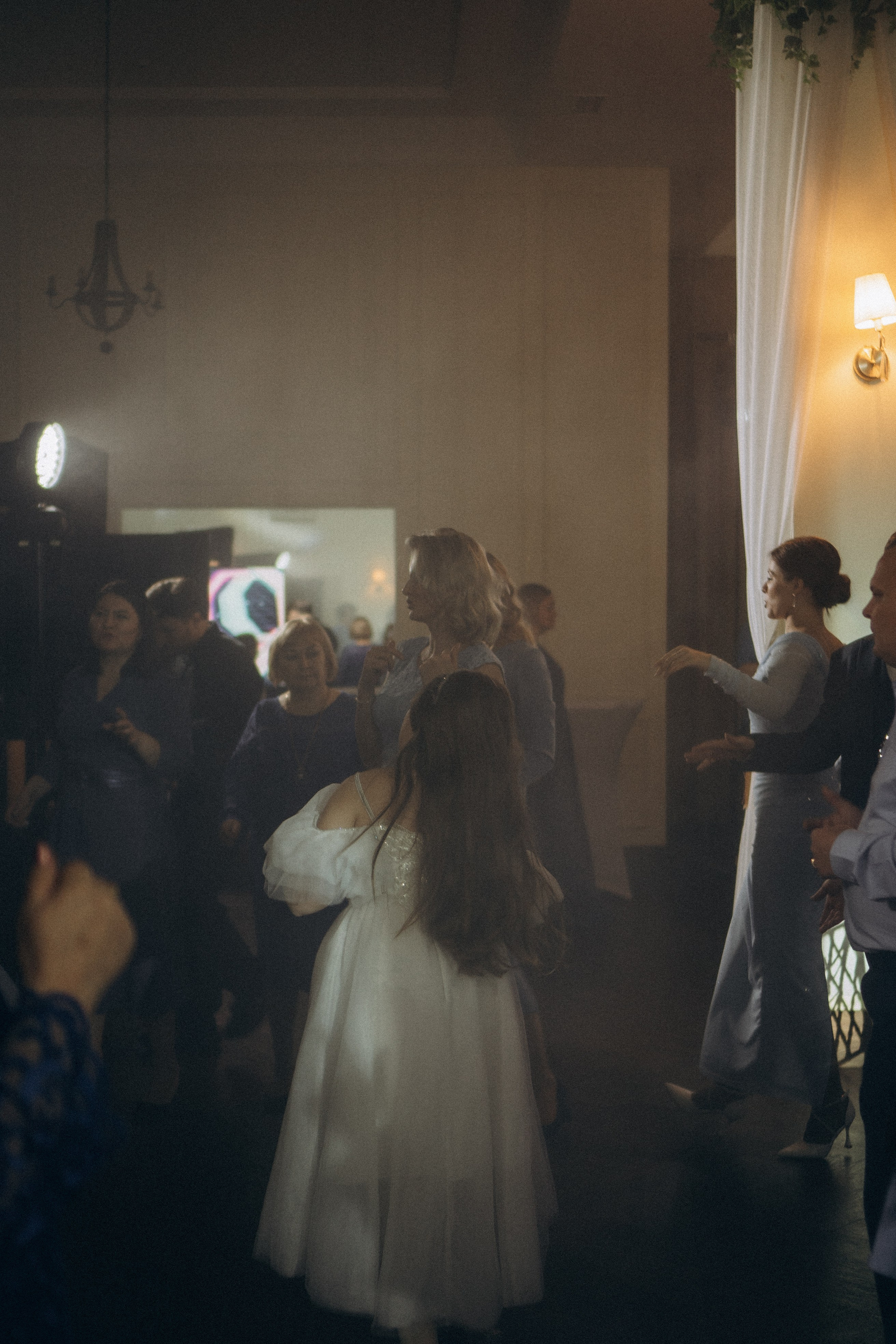 СВАДЕБНАЯ СЬЕМКА СБОРОВ В ОТЕЛЕ И ВЫЕЗД НА ЦЕРЕМОНИЮ (СНЯТО В СИБИРЕ В НИЖНЕВАРТОВСКЕ). Профессиональный фотограф, Санкт-Петербург — Виктория Богомолова