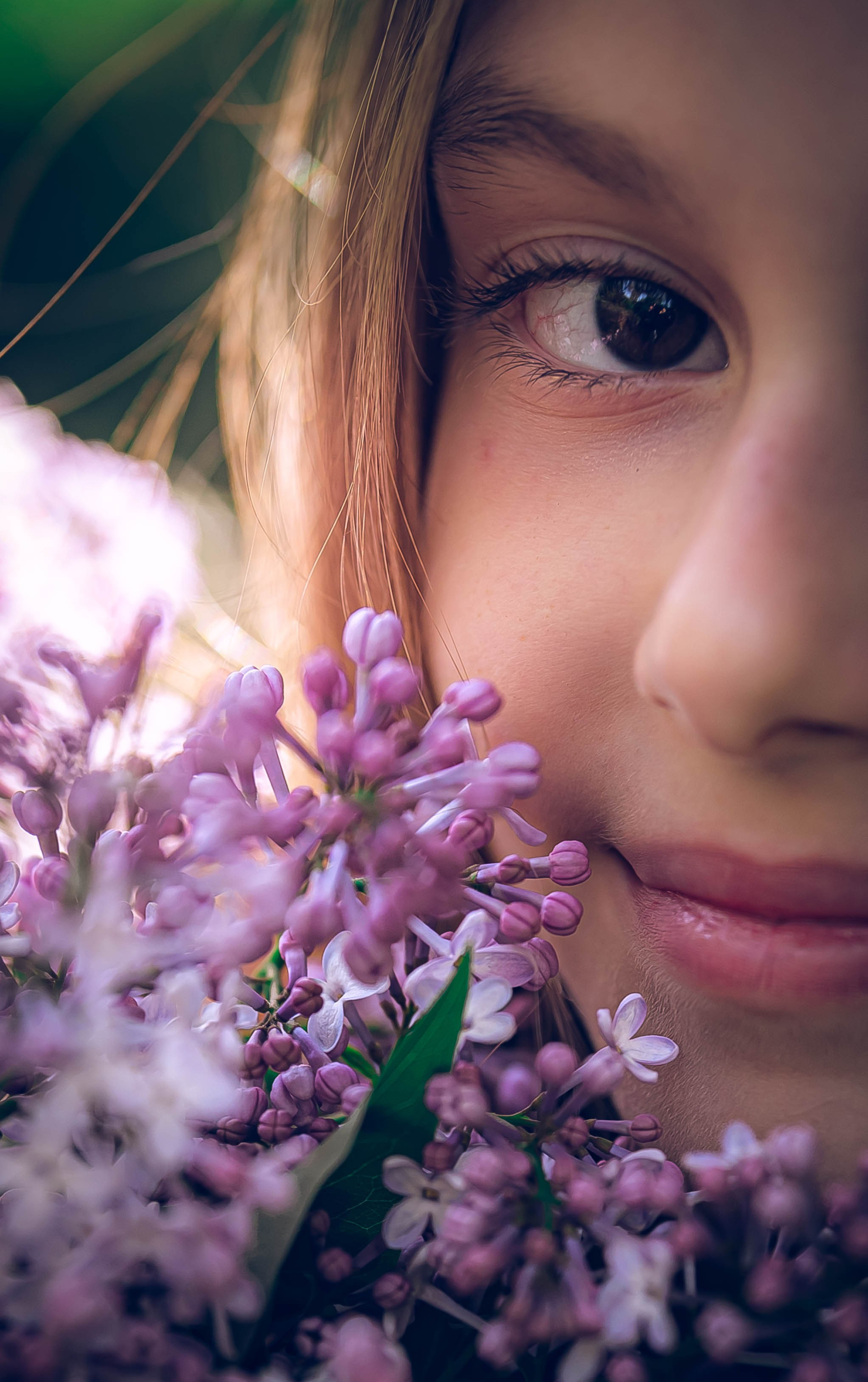 Анютка в сиреньке. Арт-фотограф Евгений Матвиенко