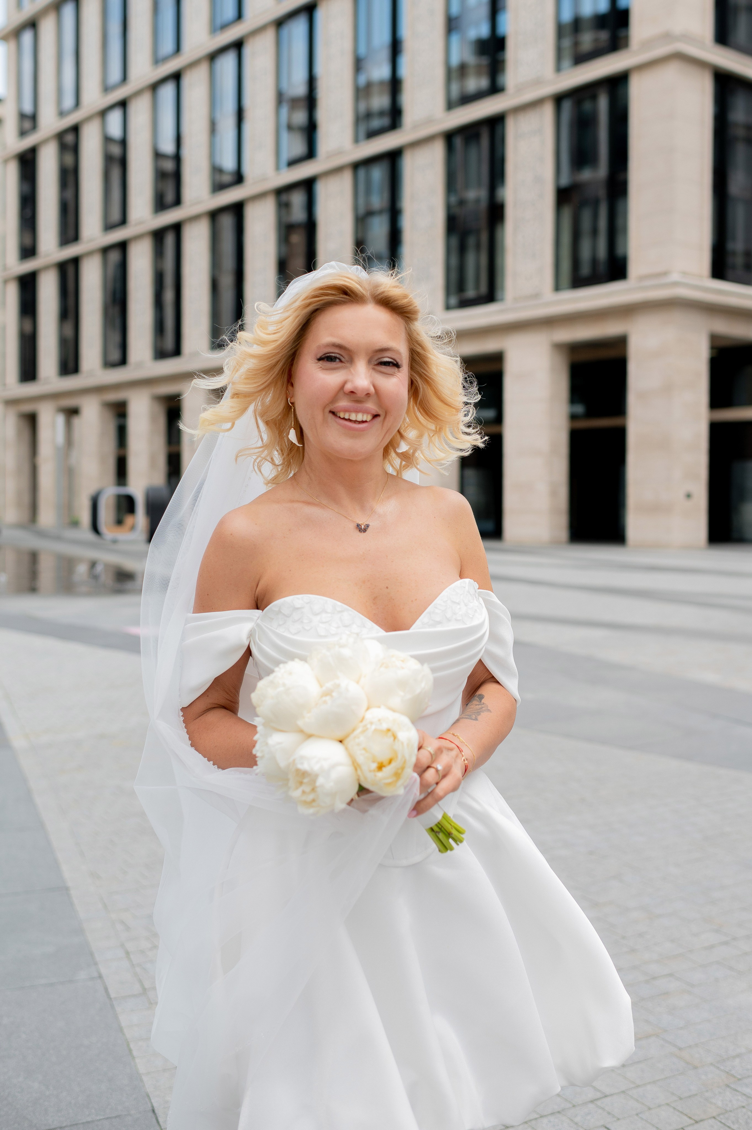 Юлия и Павел (сборы невесты, Невская ратуша, красный Buick, прогулка по рекам на катере). Портретный, семейный и свадебный фотограф в Санкт-Петербурге и в Пушкине Ширяев Денис