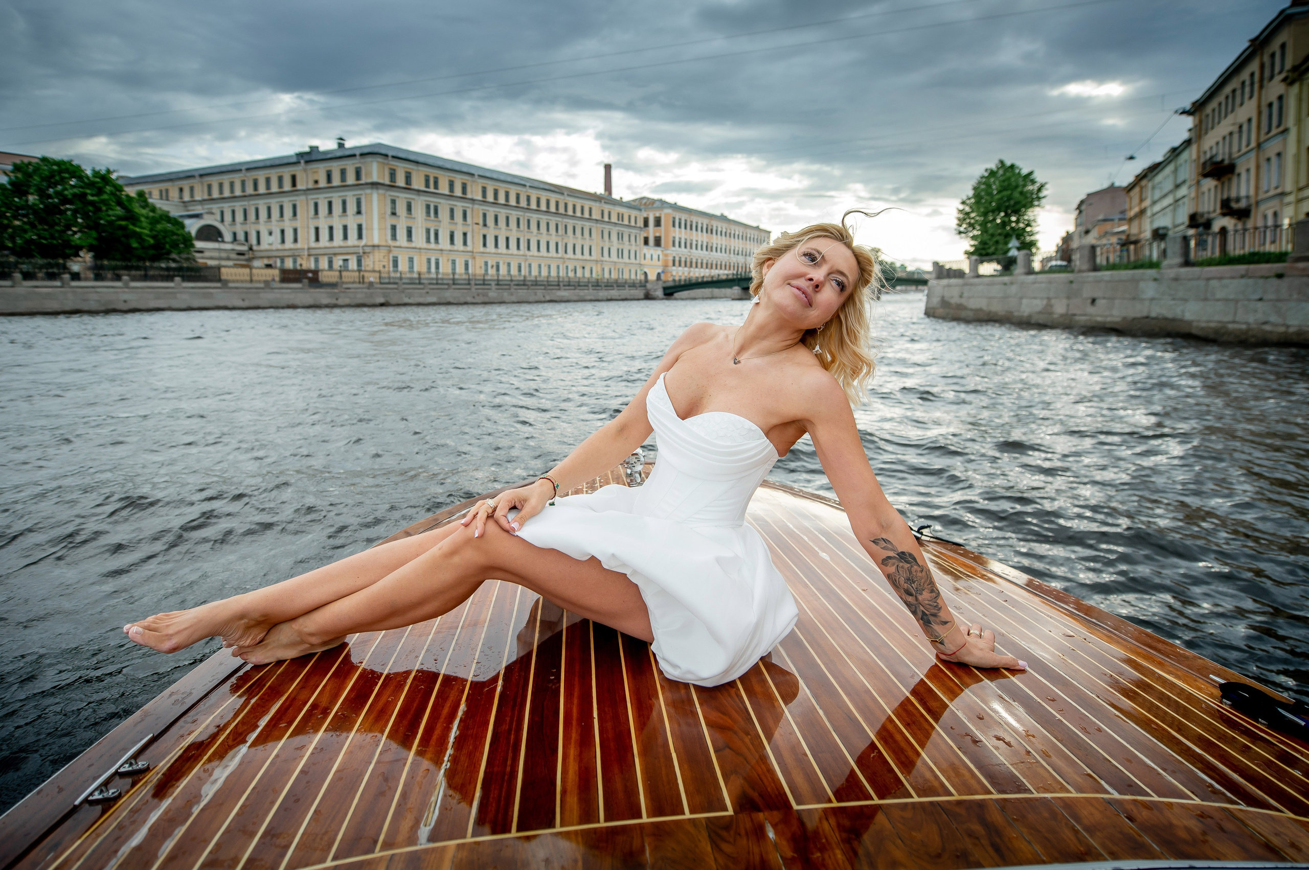 Юлия и Павел (сборы невесты, Невская ратуша, красный Buick, прогулка по рекам на катере). Портретный, семейный и свадебный фотограф в Санкт-Петербурге и в Пушкине Ширяев Денис