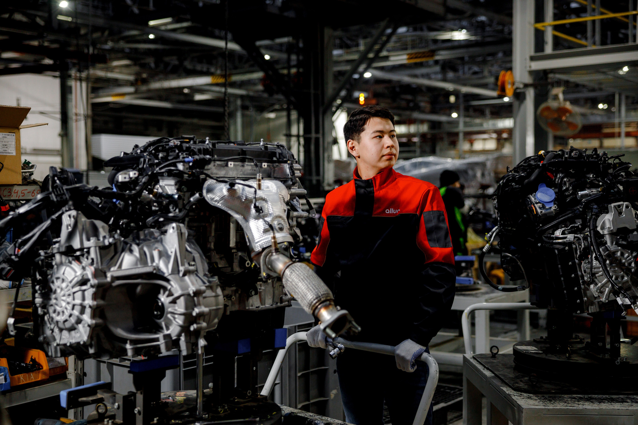 Автомобильный завод «Allur». Свадебный фотограф Костанай/Астана