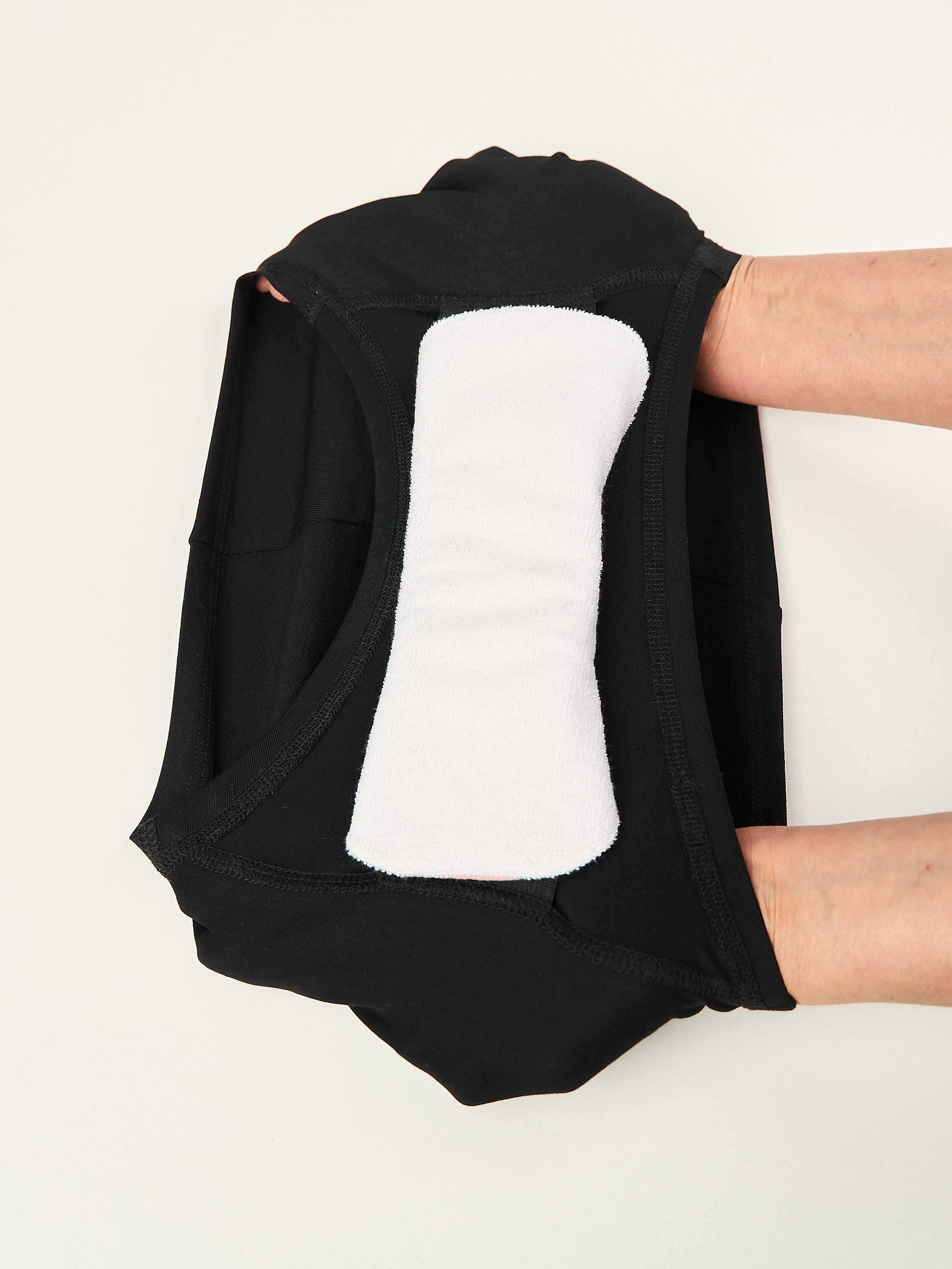 Фото и видео для маркетплейсов — Трусы для фиксации прокладки