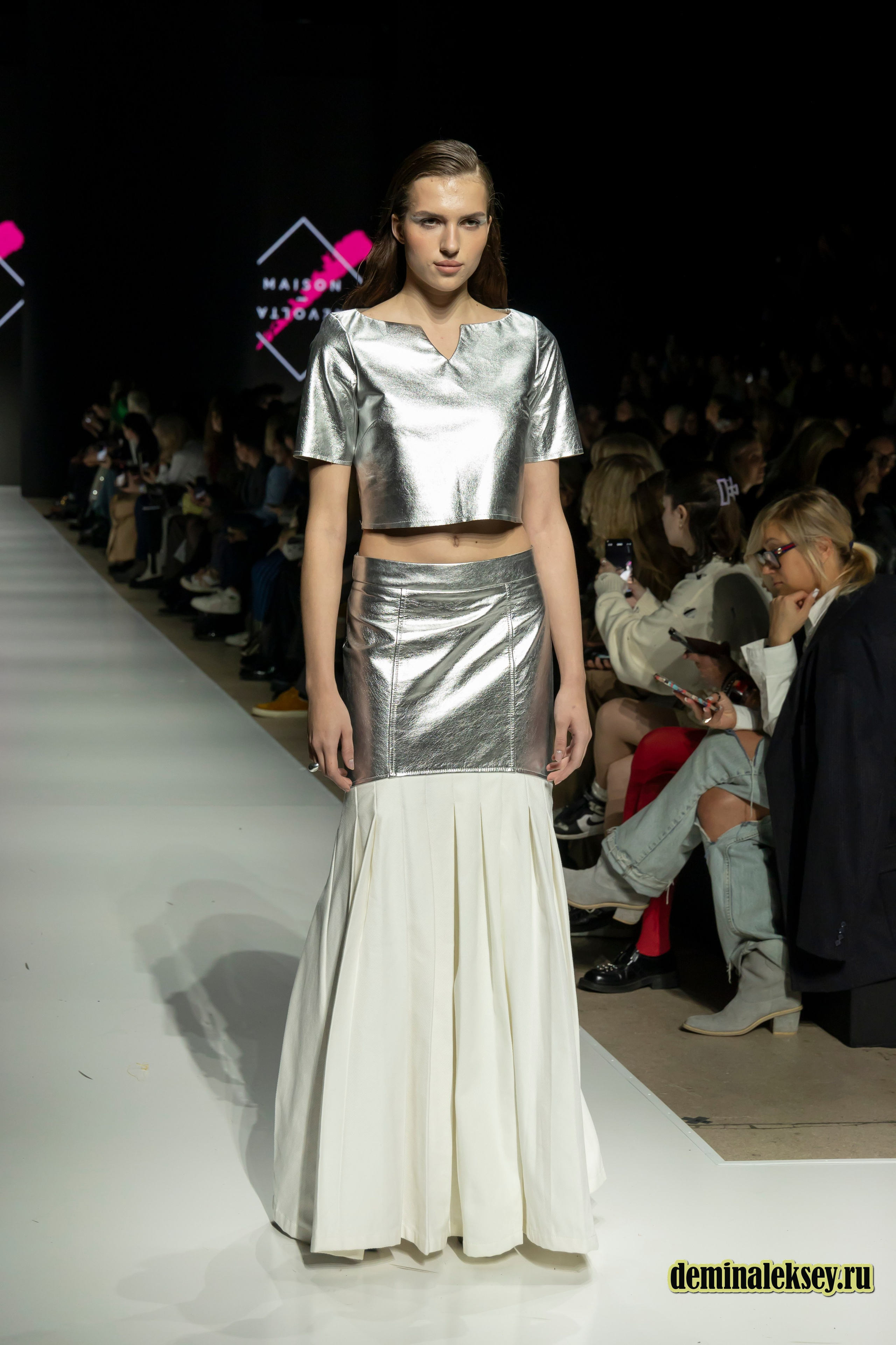 Московская неделя моды 2024 4 октября дизайнер MAISON REVOLTA Бразилия. Репортажный, семейный и студийный фотограф в Москве Демин Алексей