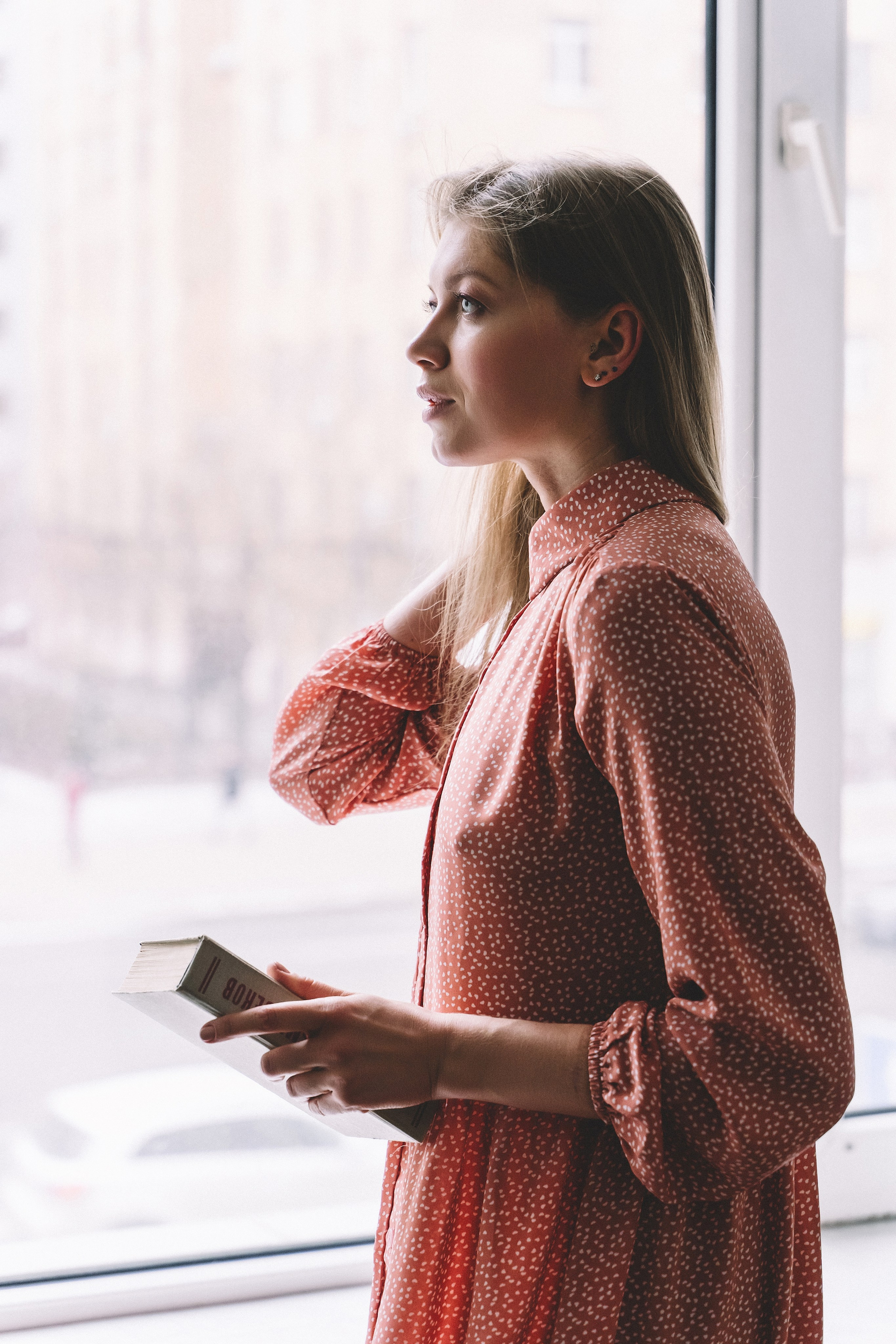 Женский фотограф в Москве и Московской области. Женская фотосессия. Женственные фотографии. Фотографии красивых женщин. Красивая стильная женская фотосессия. Контент-фотосессия. Визуал для блога.