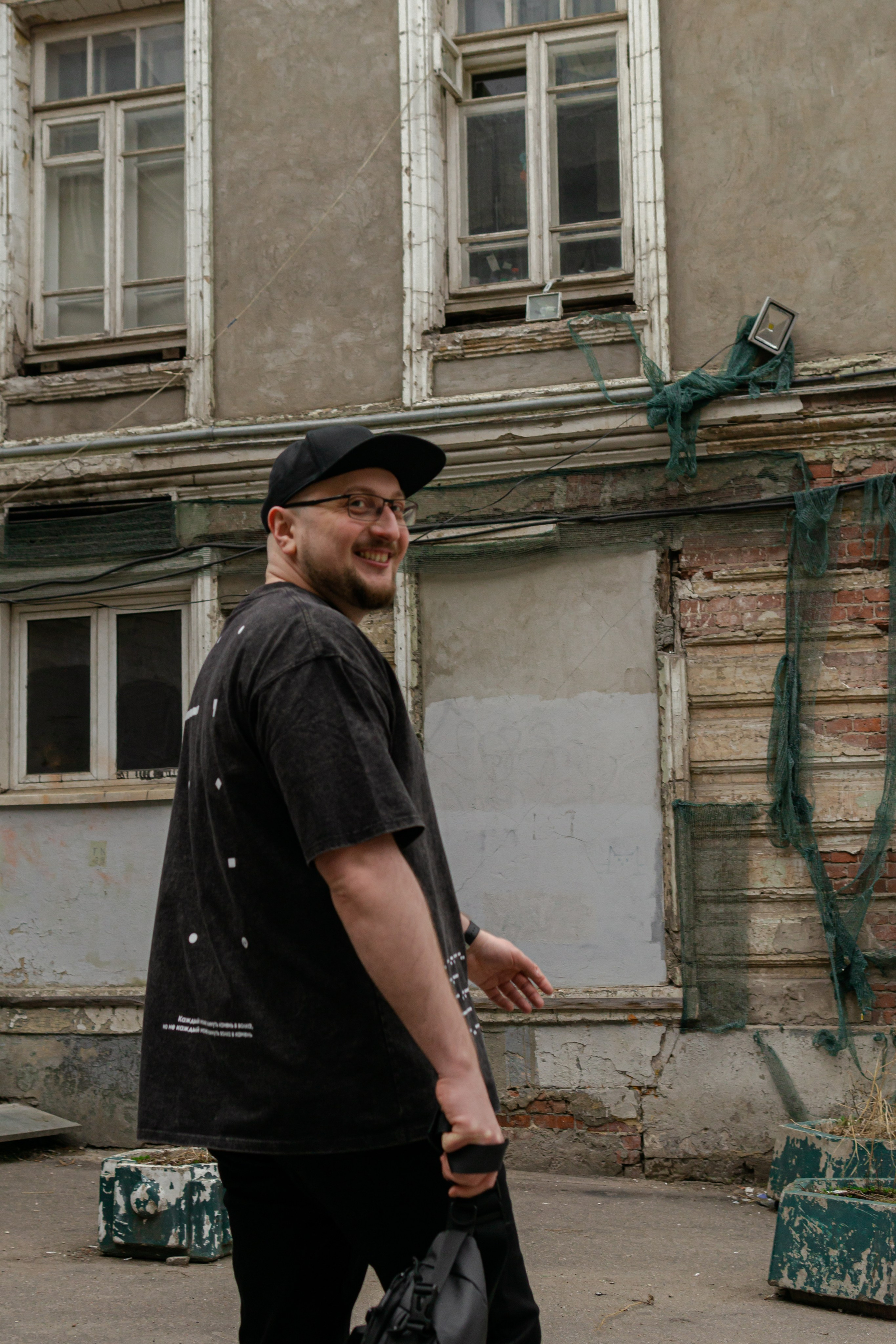 Съемка мерча БЛТ* Semiotica в городе. Фотограф-анималист Ксения Воробьева, Москва