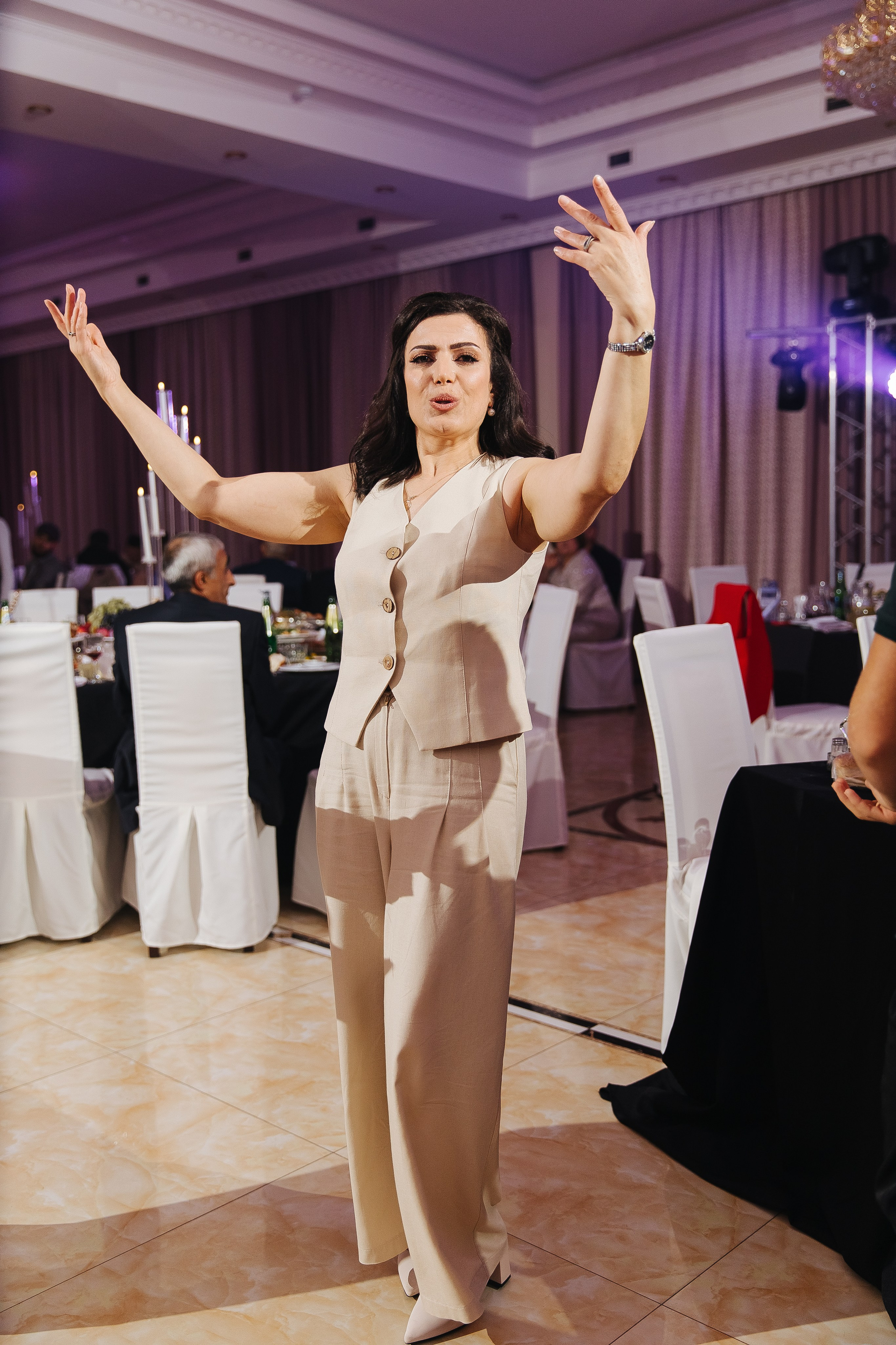 Ани и Назели. 35&5 День рождения, «Янтарь». Фотограф в Красноярске Надежда Воскресенская